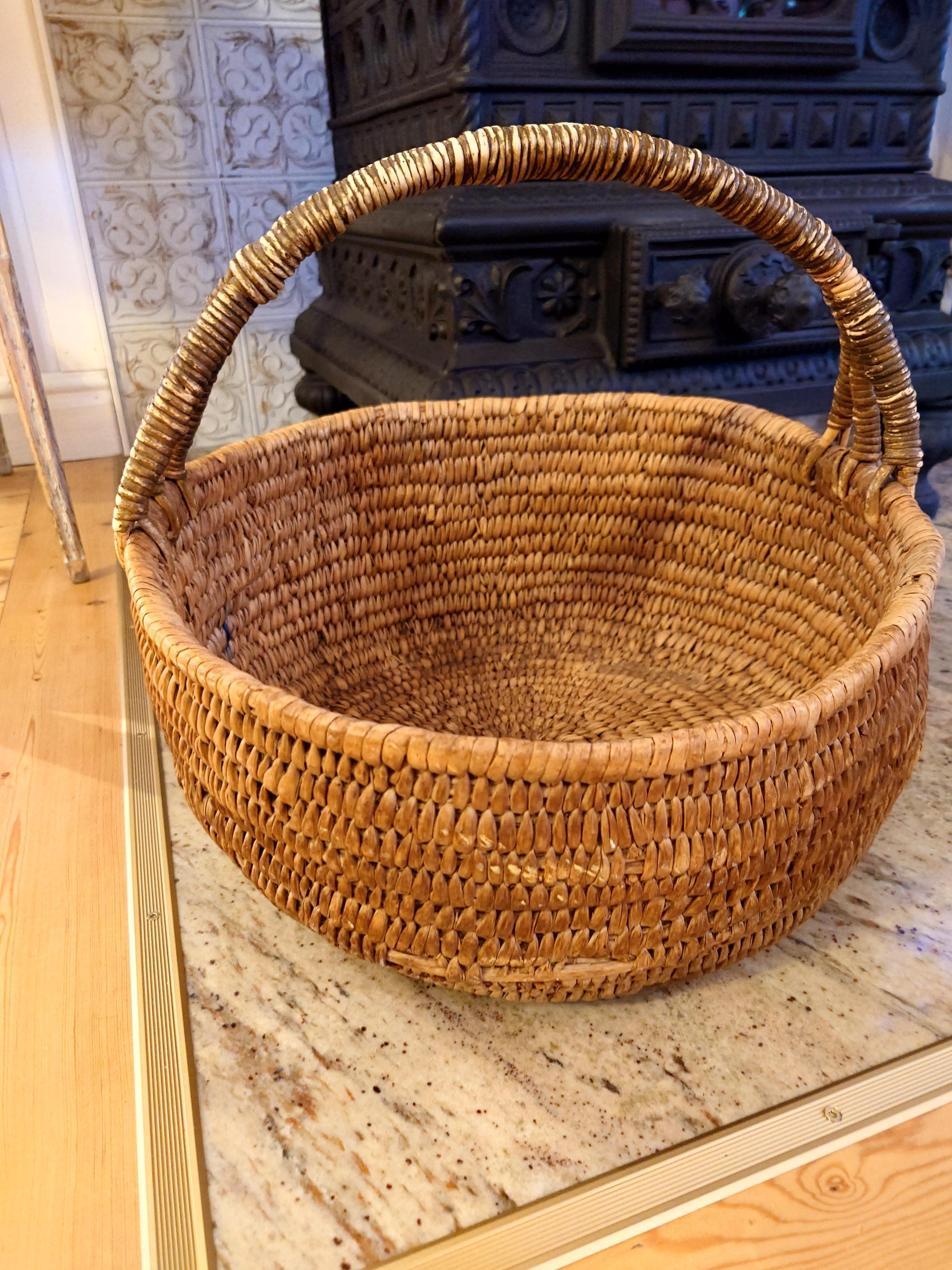 19th Century Swedish Folk Art Woven basket genuine rustic  For Sale 13