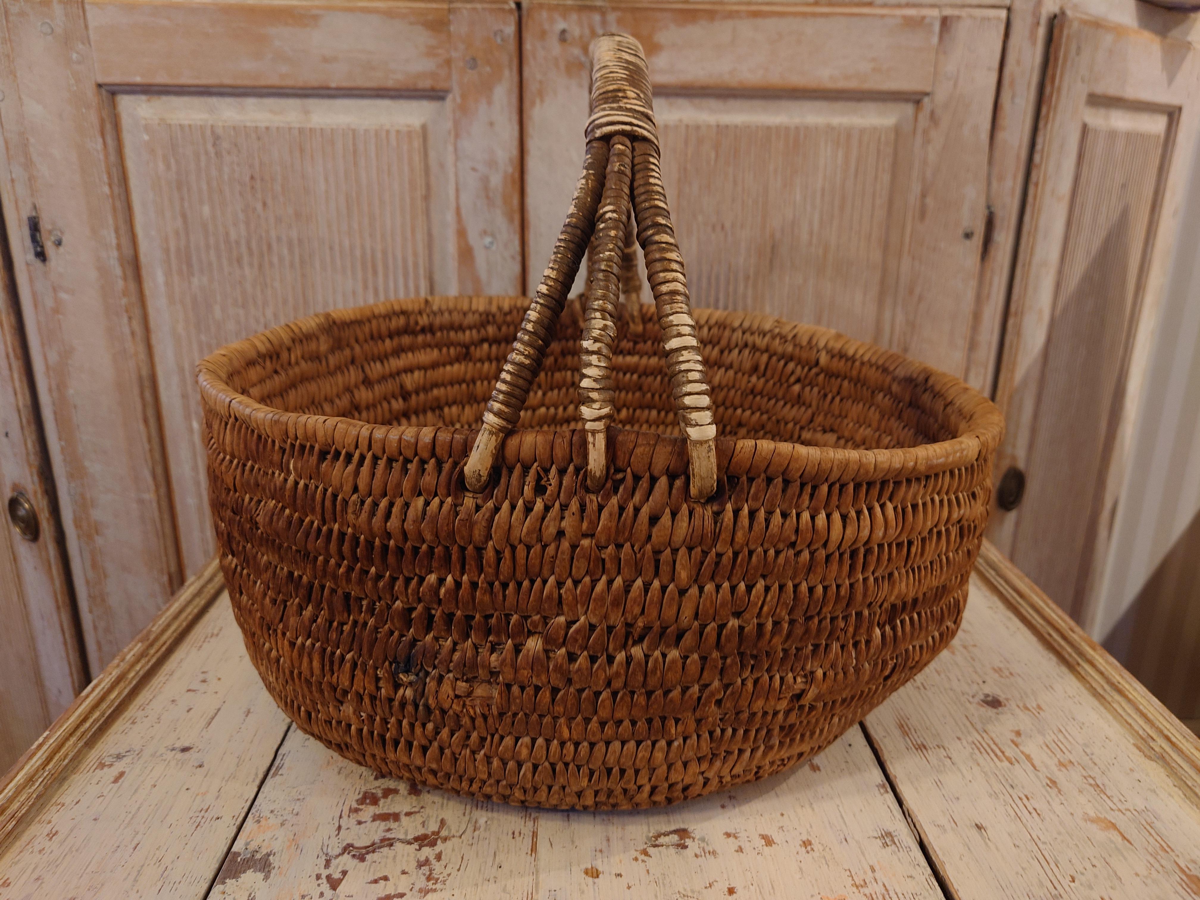 Hand-Woven 19th Century Swedish Folk Art Woven basket genuine rustic  For Sale