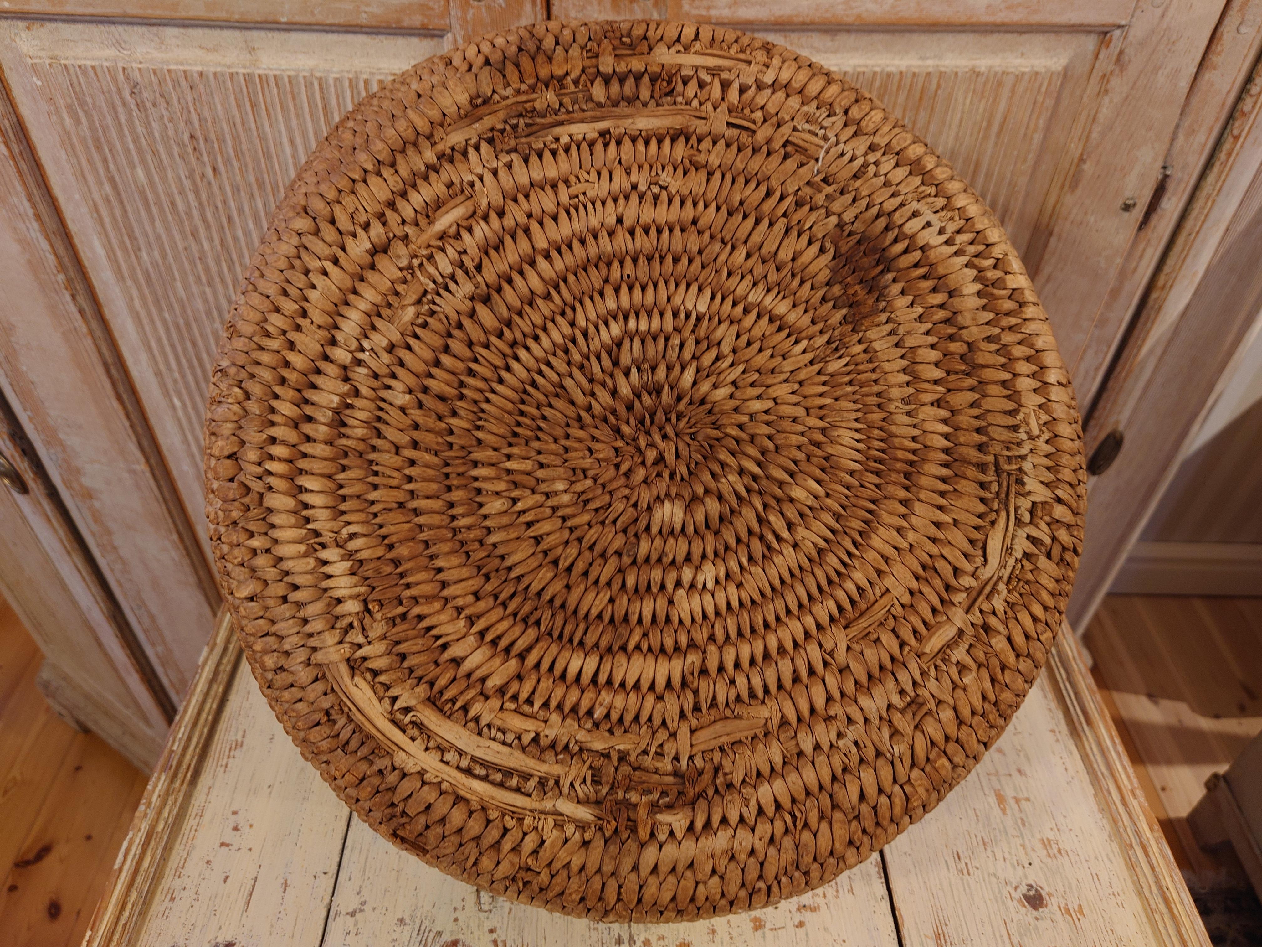 19th Century Swedish Folk Art Woven basket genuine rustic  For Sale 1