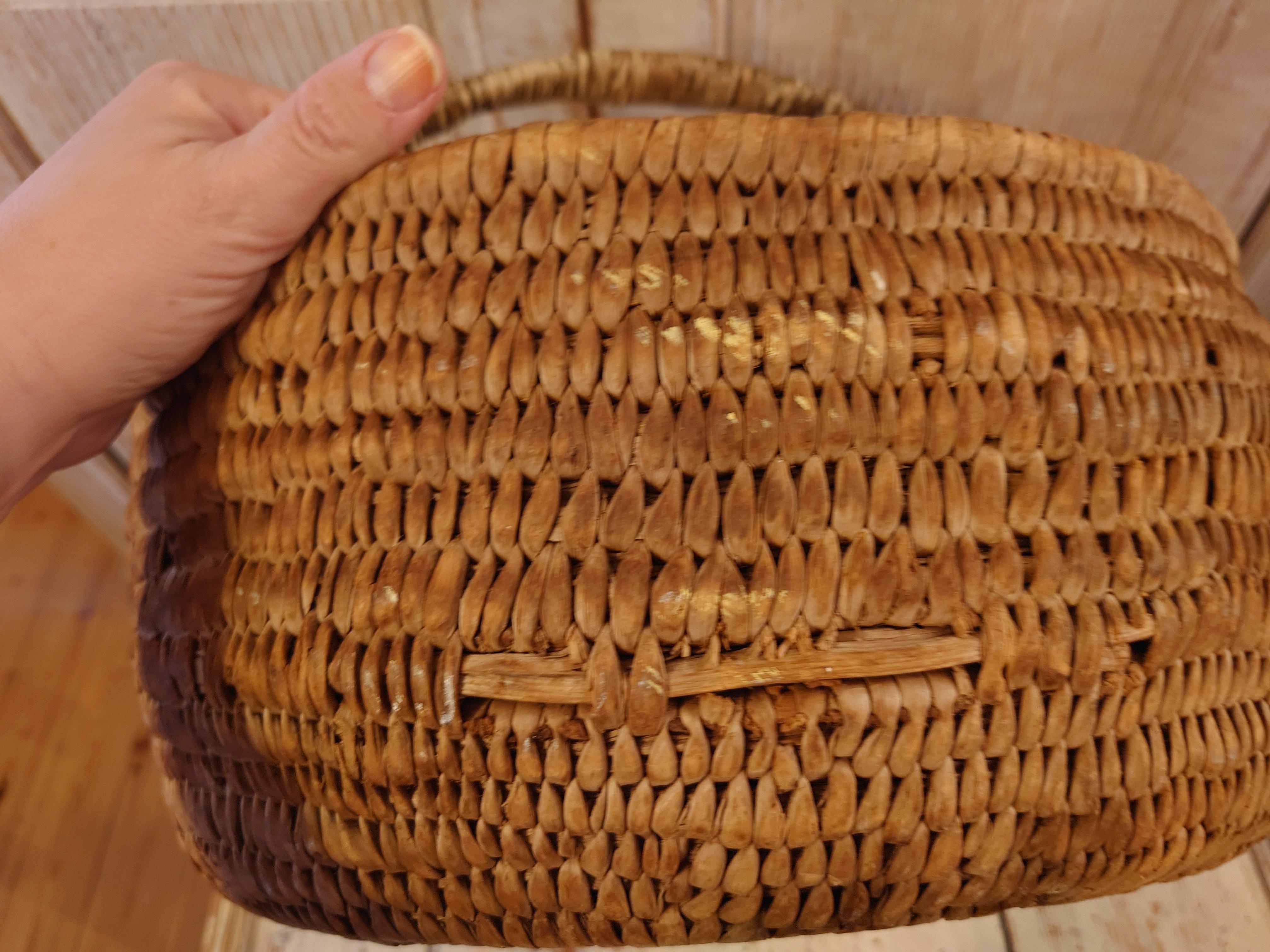 19th Century Swedish Folk Art Woven basket genuine rustic  For Sale 2