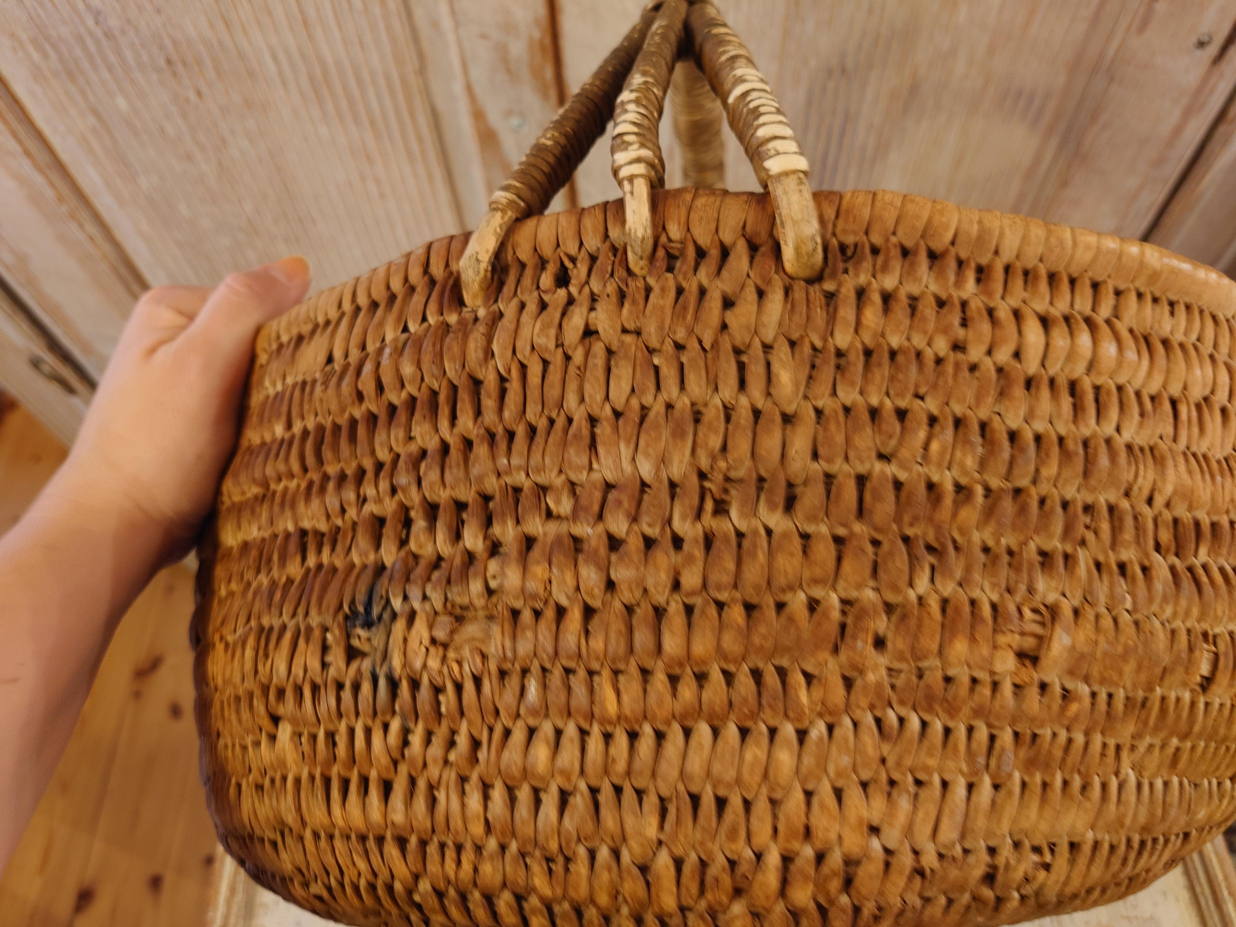 19th Century Swedish Folk Art Woven basket genuine rustic  For Sale 3
