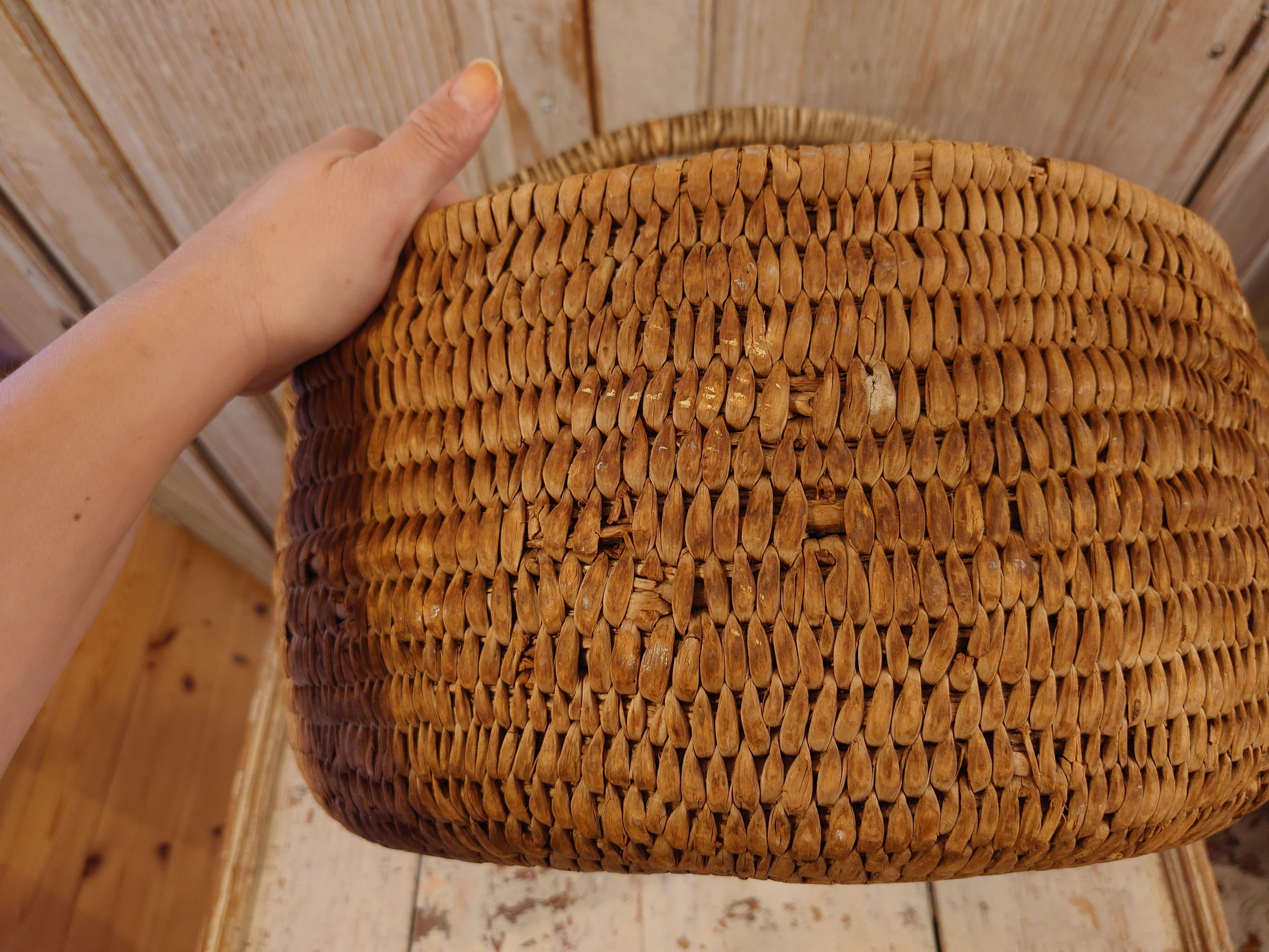 19th Century Swedish Folk Art Woven basket genuine rustic  For Sale 4