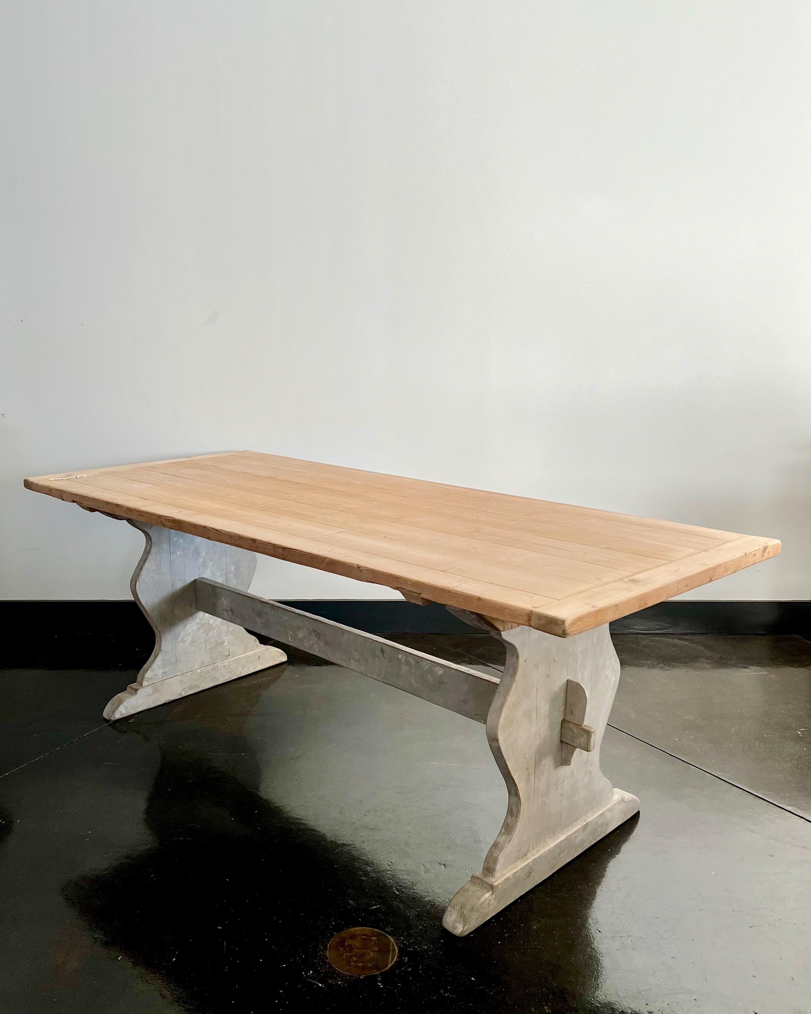 Schwedischer Trestle-Tisch aus dem 19. Jahrhundert im Zustand „Gut“ im Angebot in Charleston, SC