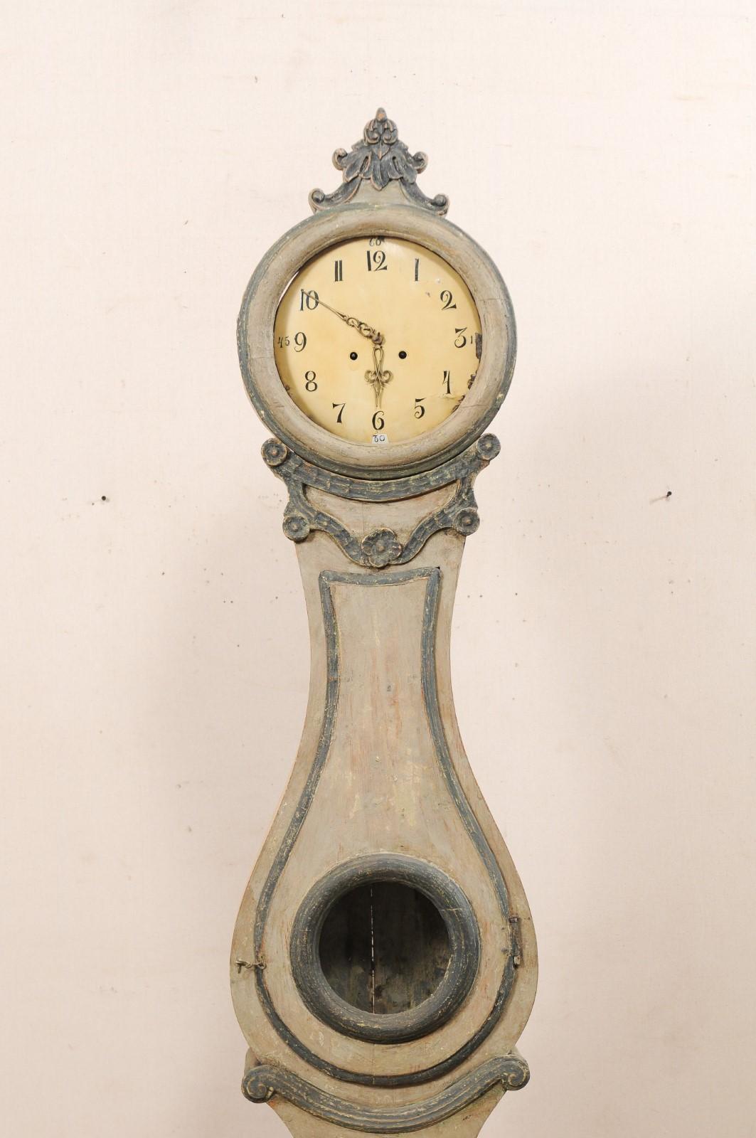 19th Century Swedish Fryksdahl Painted Wood Floor Clock with Carved Crest In Good Condition For Sale In Atlanta, GA