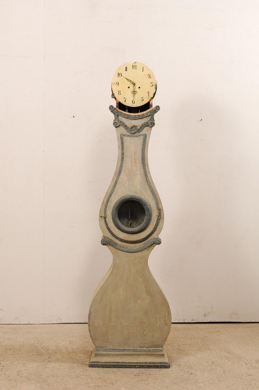 19th Century Swedish Fryksdahl Painted Wood Floor Clock with Carved Crest For Sale 4