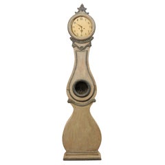 Orologio da pavimento in legno dipinto Fryksdahl del XIX secolo con stemma intagliato