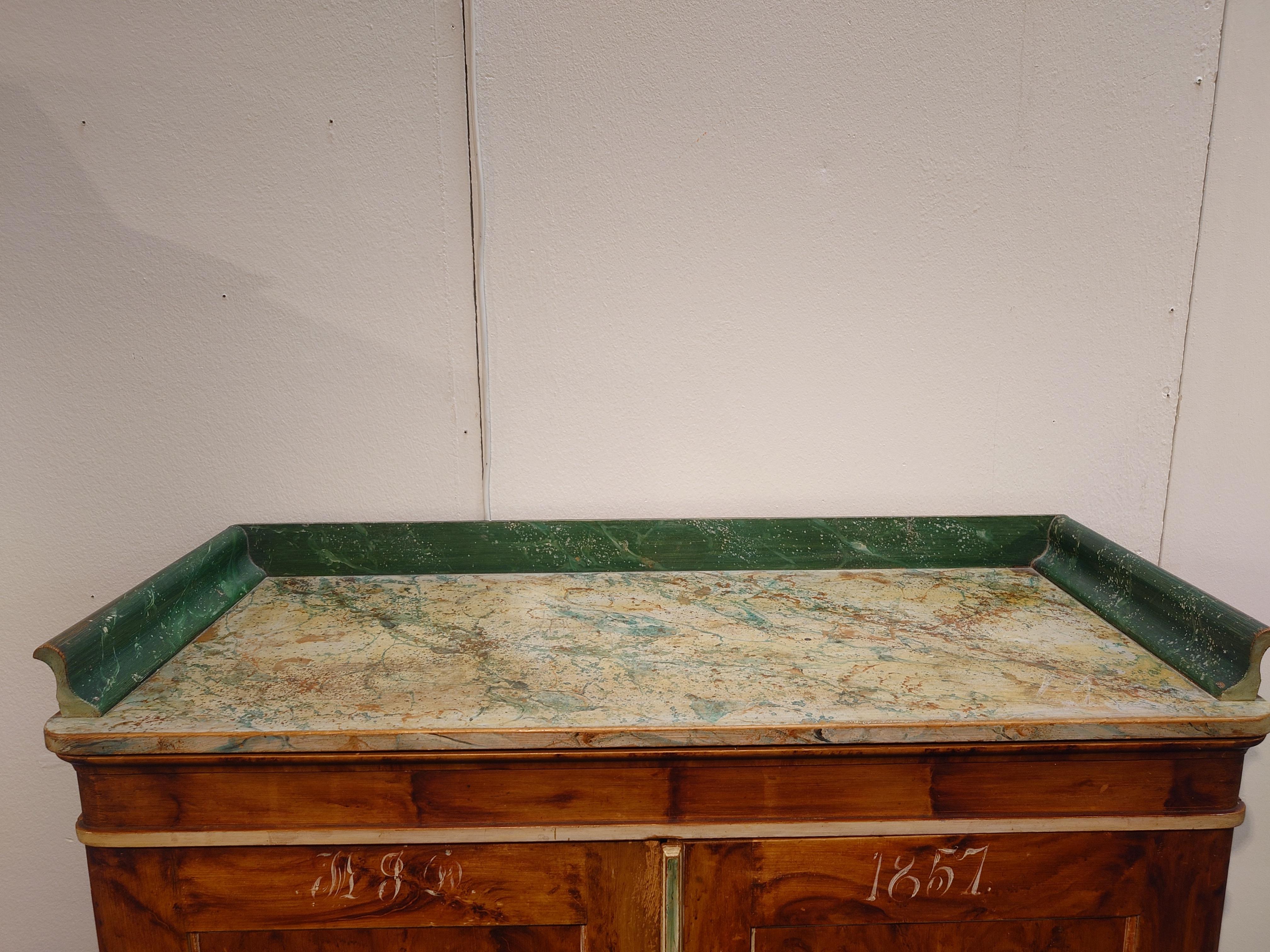 authentique suédois du 19ème siècle  Buffet d'art populaire datant de 1857 avec peinture d'origine en vente 2