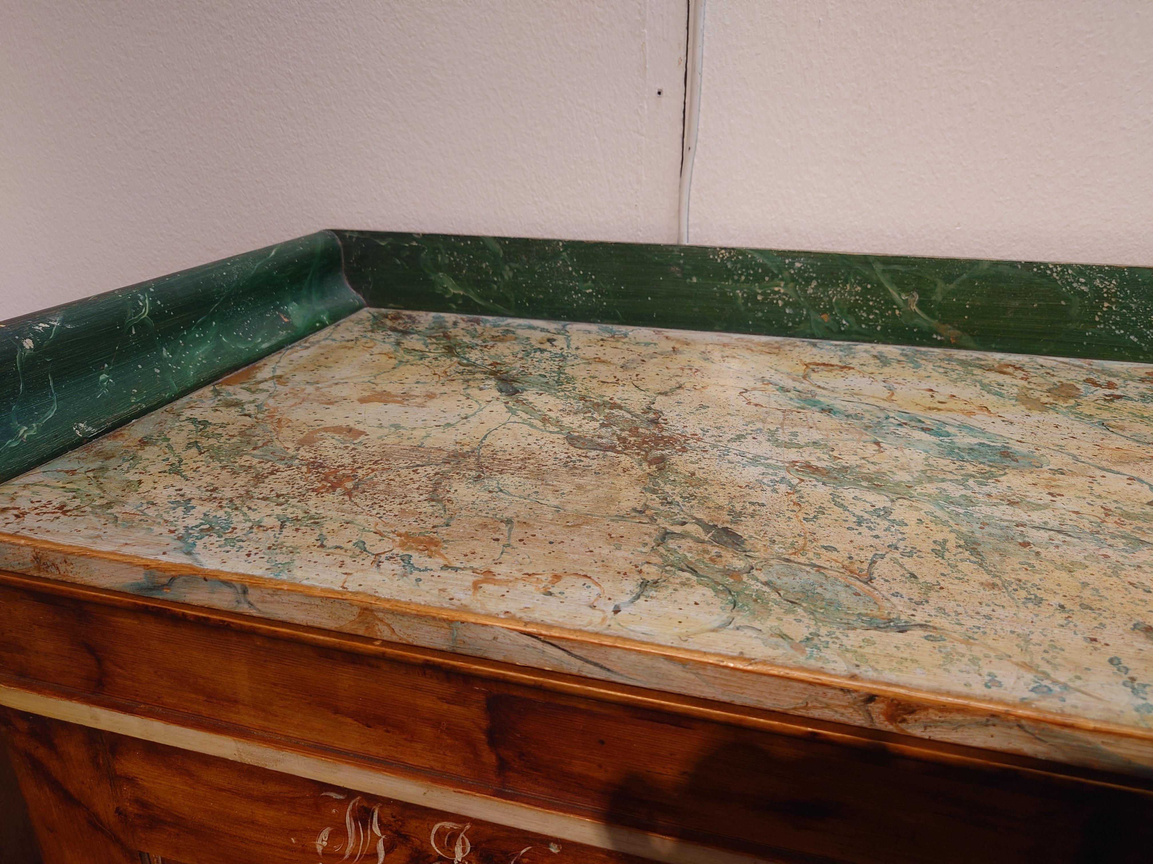 authentique suédois du 19ème siècle  Buffet d'art populaire datant de 1857 avec peinture d'origine en vente 7