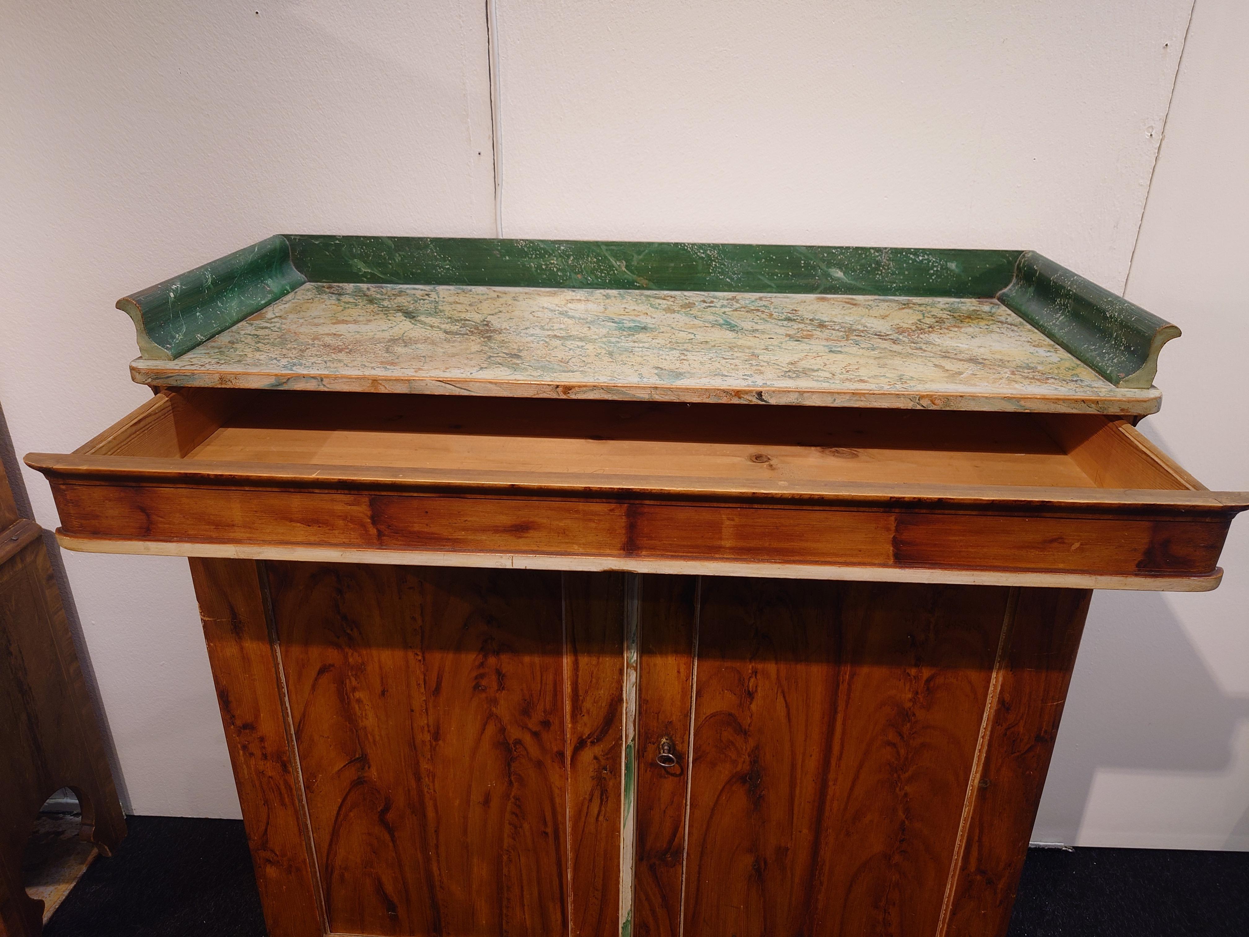 authentique suédois du 19ème siècle  Buffet d'art populaire datant de 1857 avec peinture d'origine en vente 8
