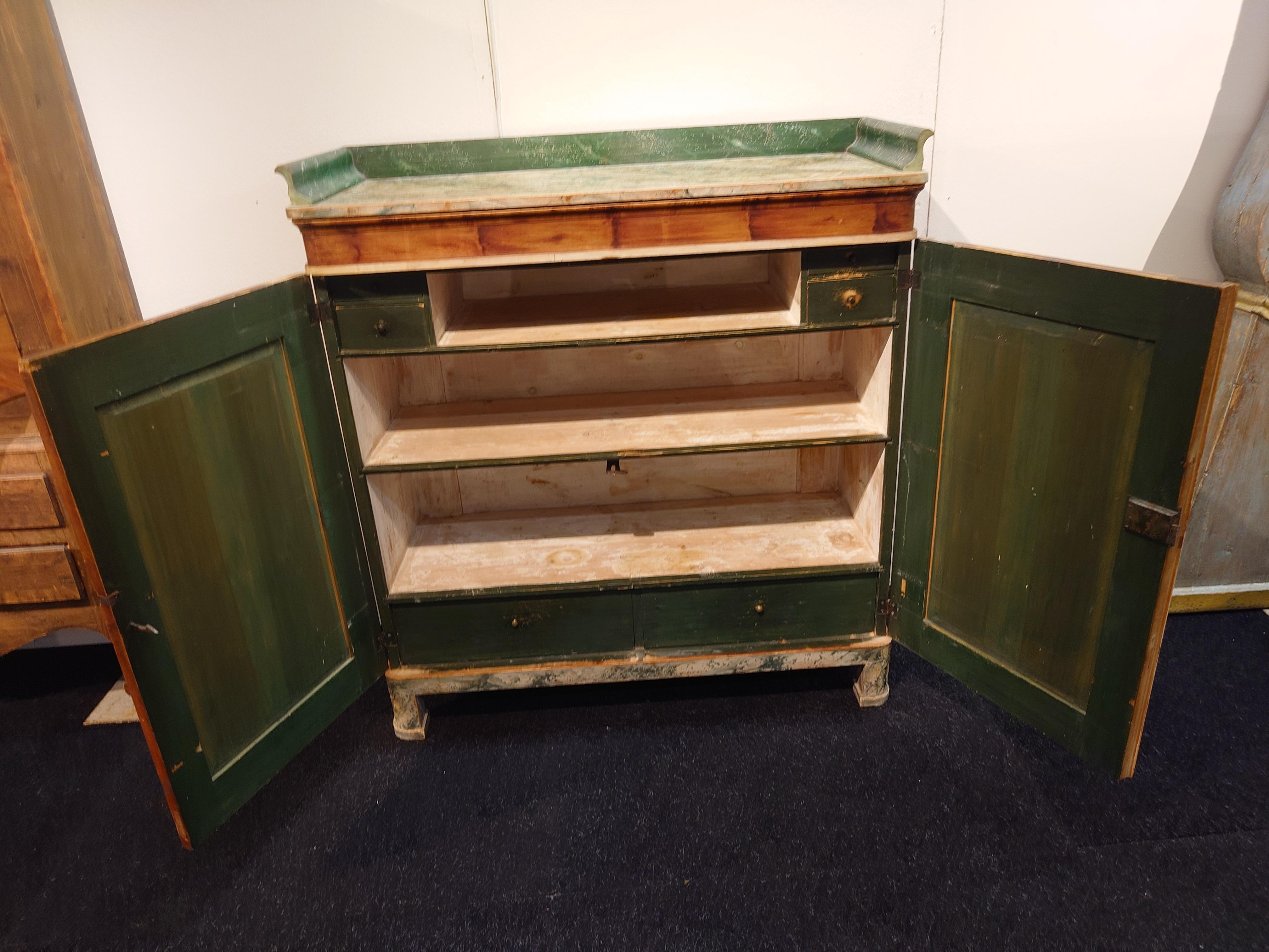 authentique suédois du 19ème siècle  Buffet d'art populaire datant de 1857 avec peinture d'origine en vente 9