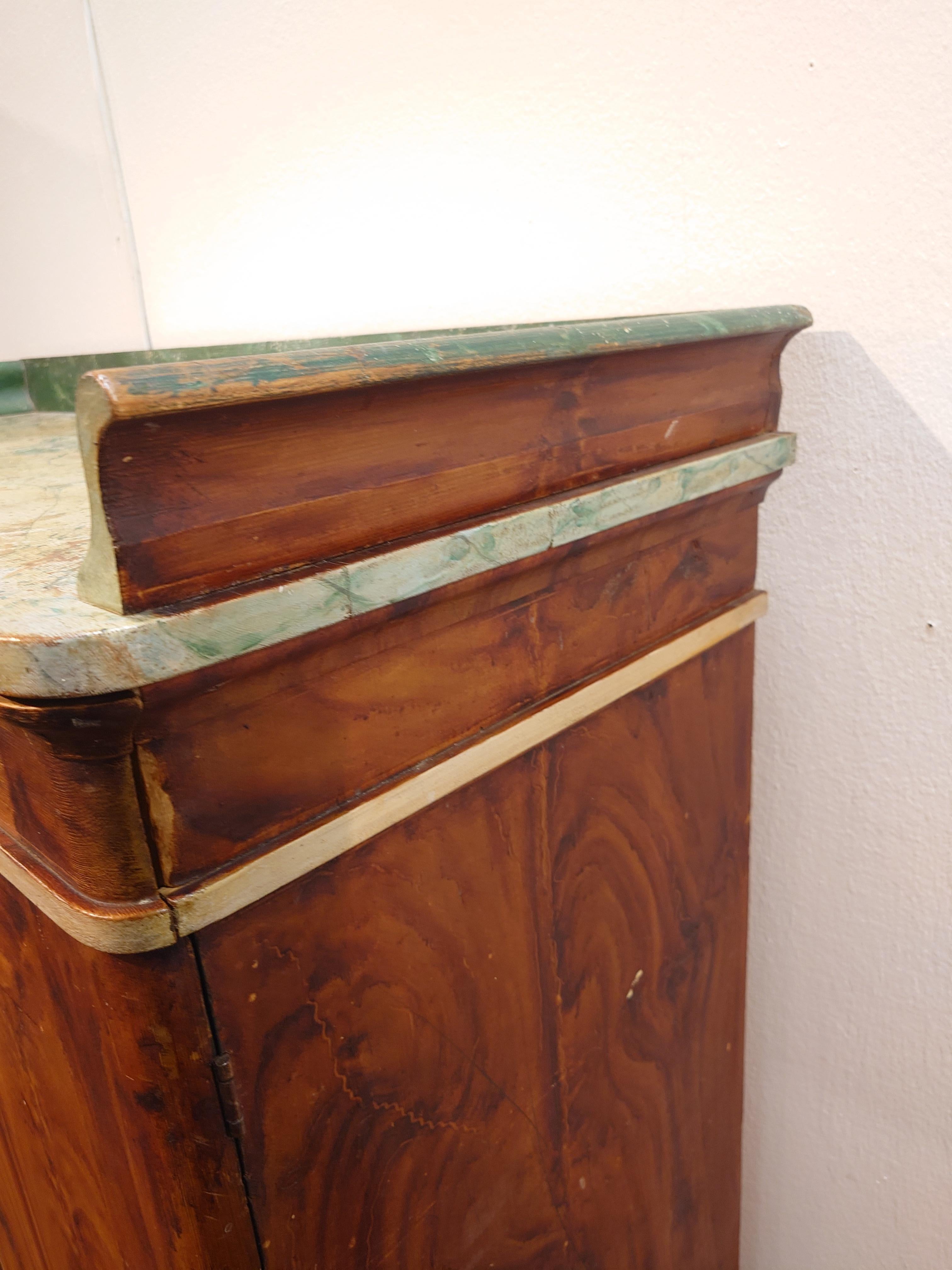 Pin authentique suédois du 19ème siècle  Buffet d'art populaire datant de 1857 avec peinture d'origine en vente