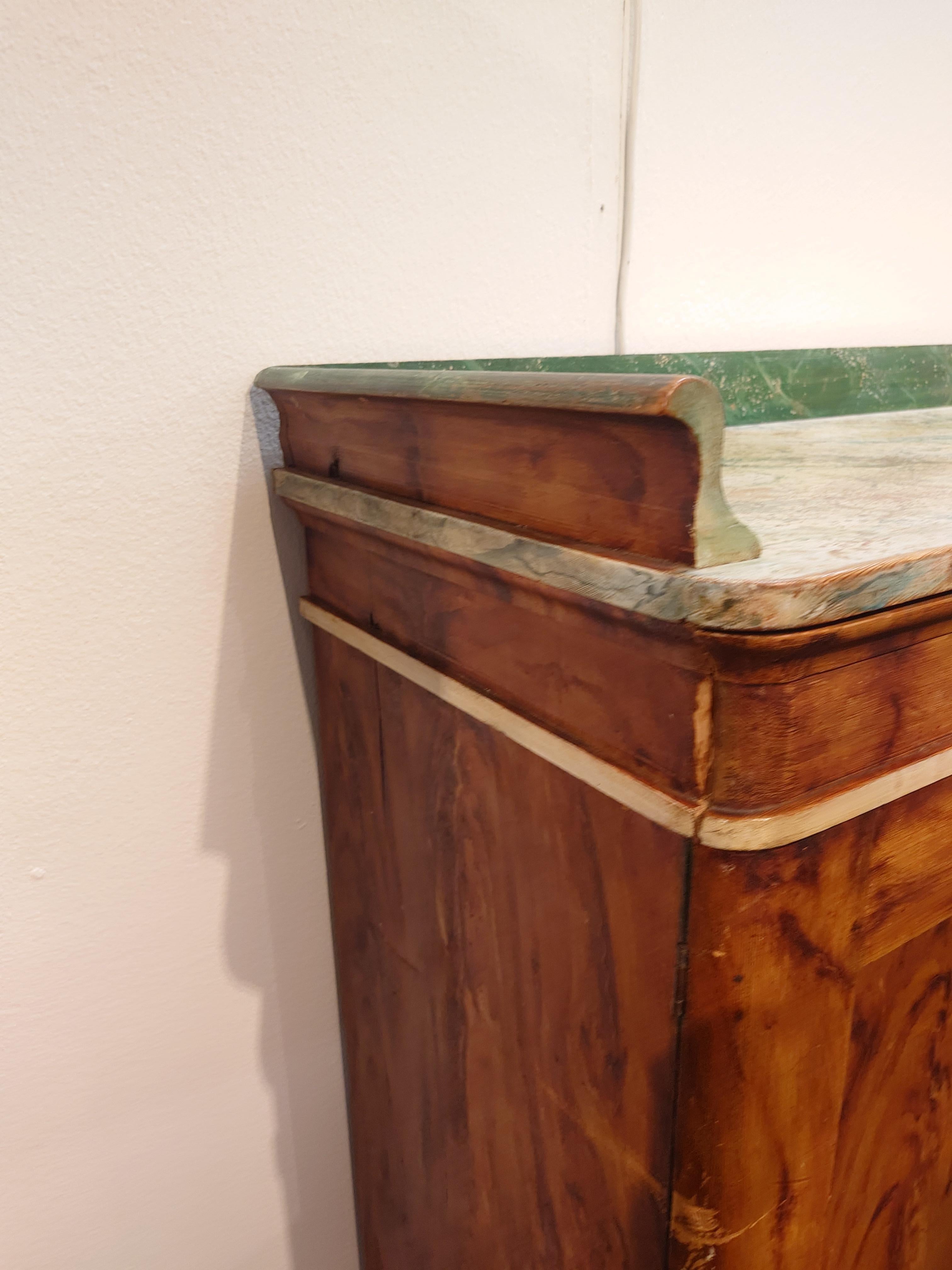 authentique suédois du 19ème siècle  Buffet d'art populaire datant de 1857 avec peinture d'origine en vente 1