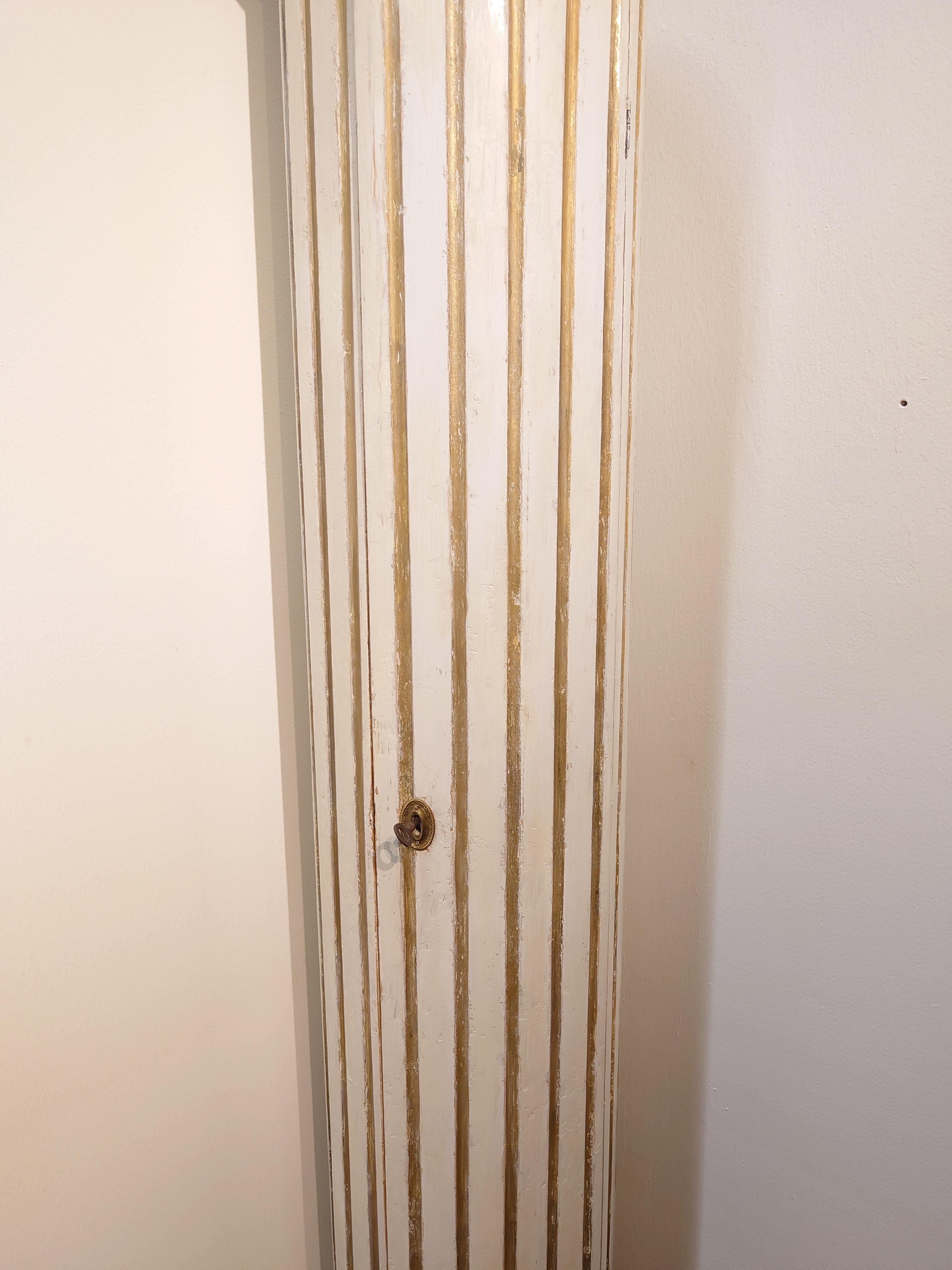 Armoire à colonnes gustavienne suédoise authentique du 19ème siècle du nord de la Suède en vente 3