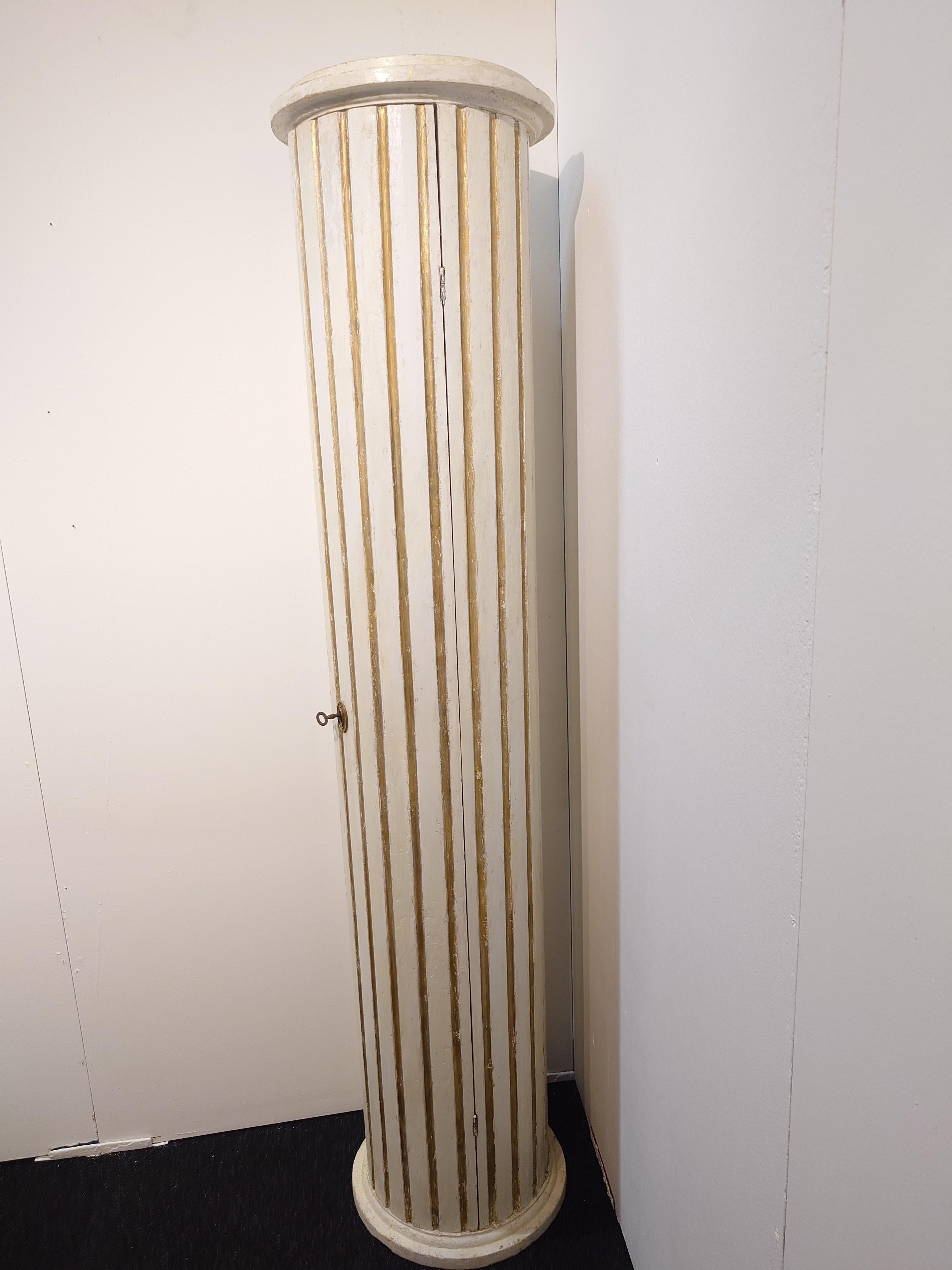 Armoire à colonnes gustavienne suédoise authentique du 19ème siècle du nord de la Suède en vente 5