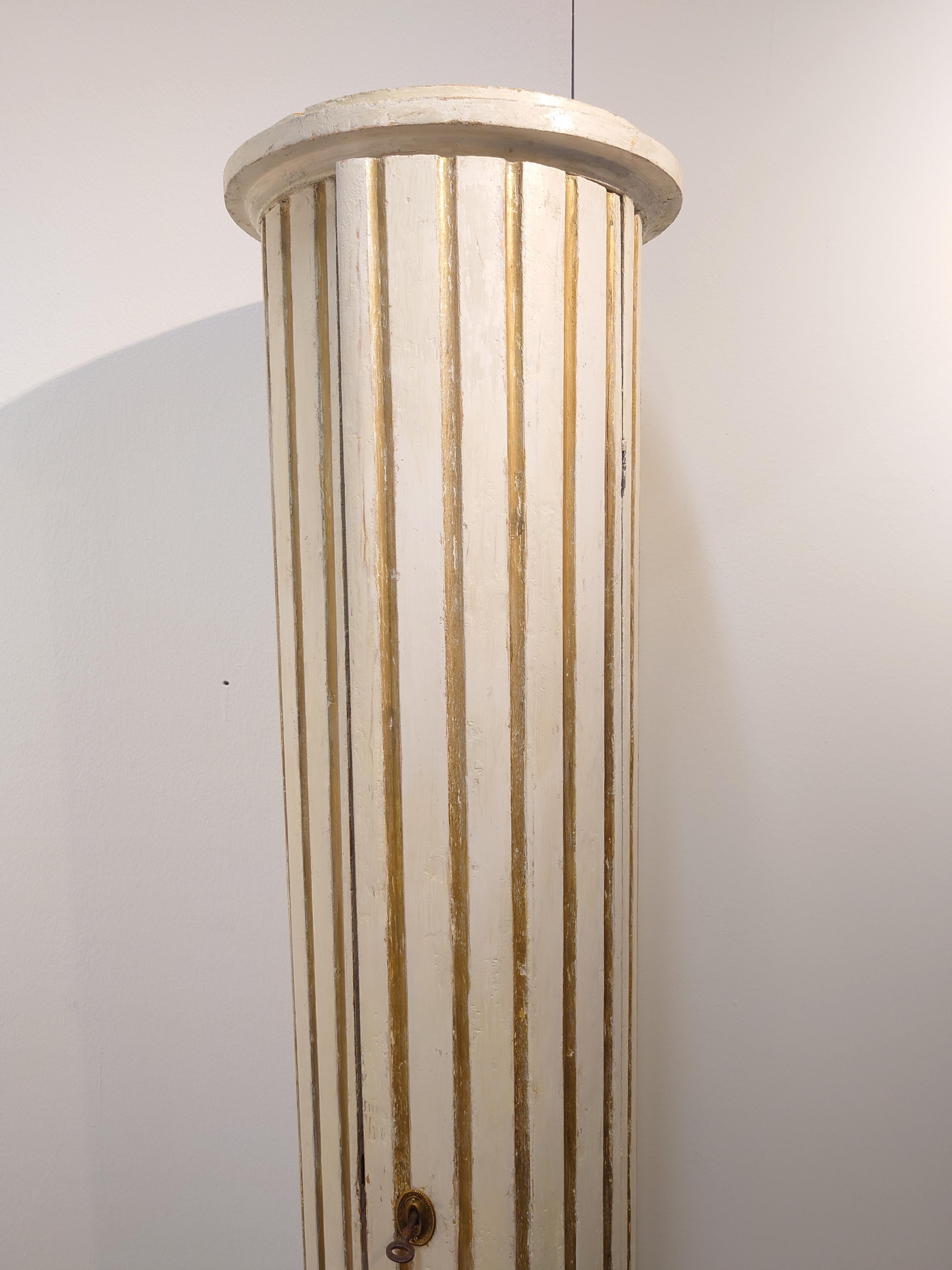 Gustavien Armoire à colonnes gustavienne suédoise authentique du 19ème siècle du nord de la Suède en vente