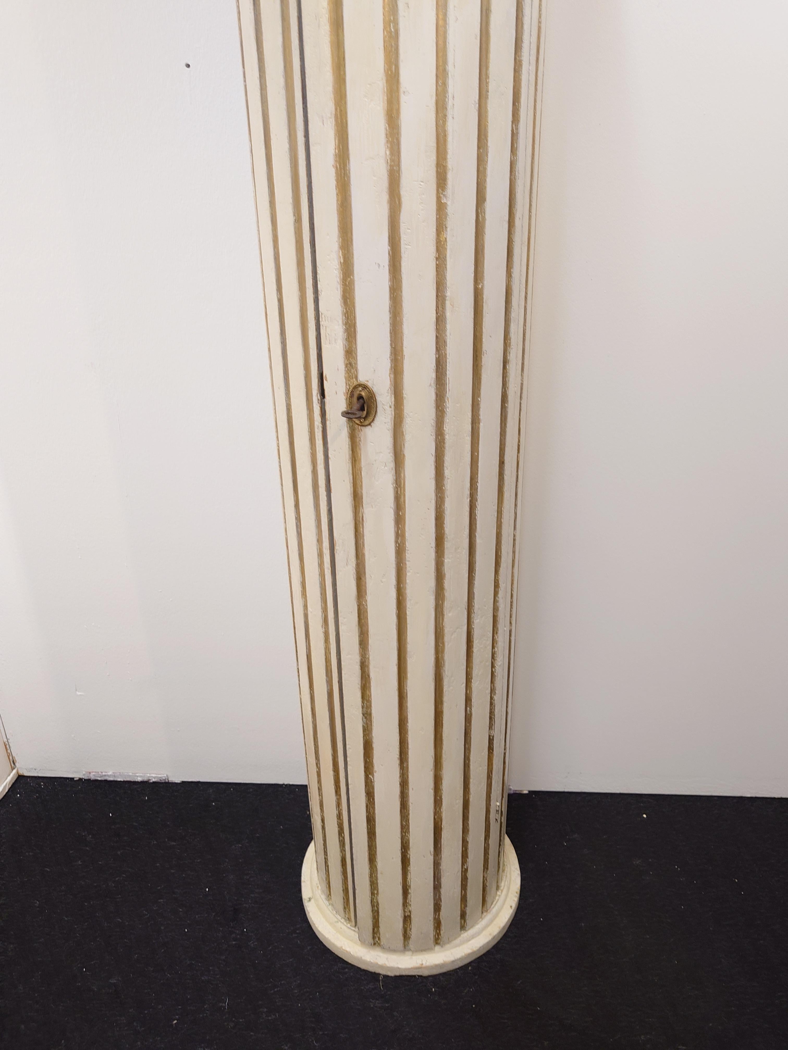Suédois Armoire à colonnes gustavienne suédoise authentique du 19ème siècle du nord de la Suède en vente