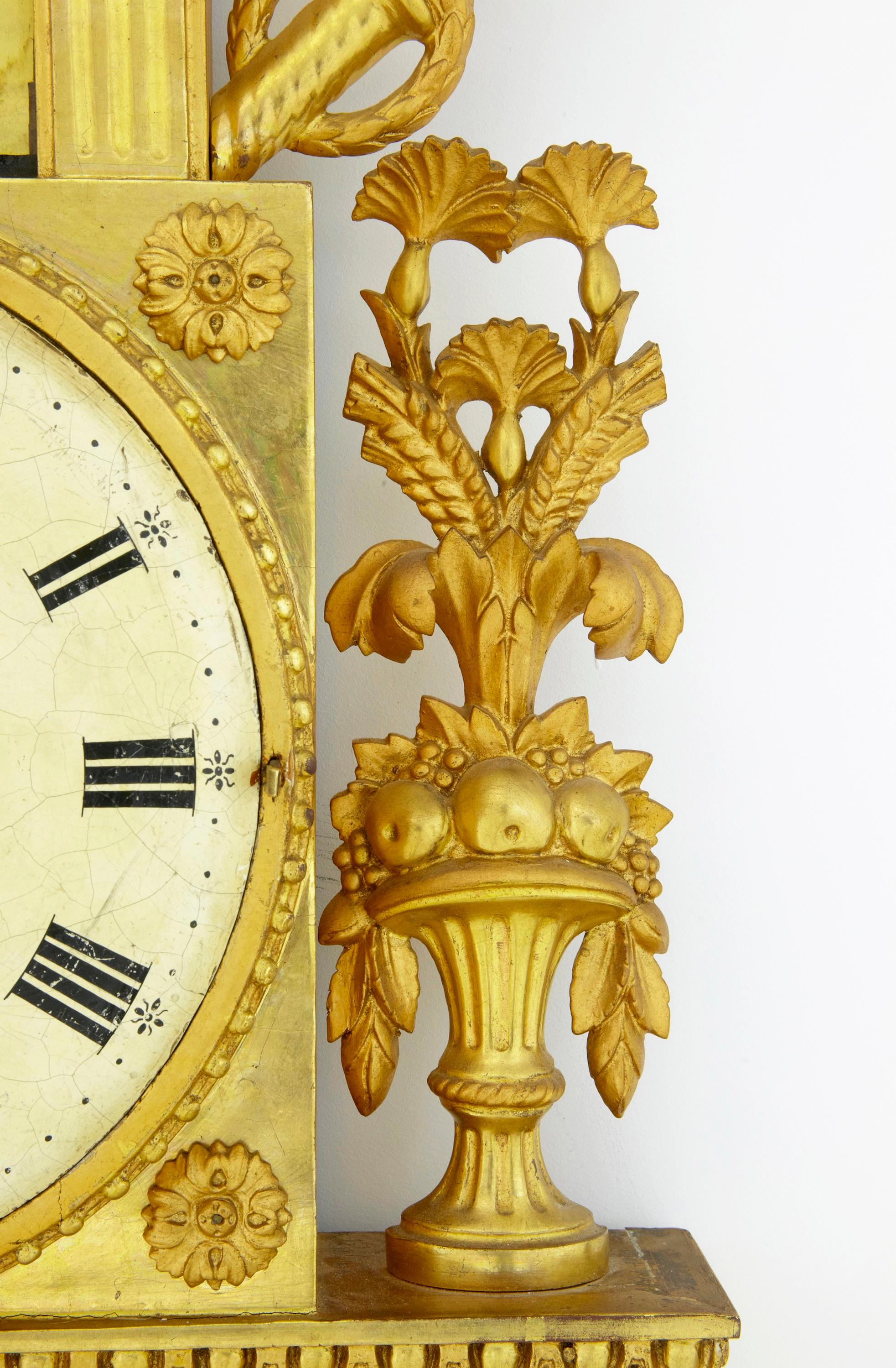 19th century Swedish gilt and eglomise ornate wall clock In Good Condition For Sale In Debenham, Suffolk