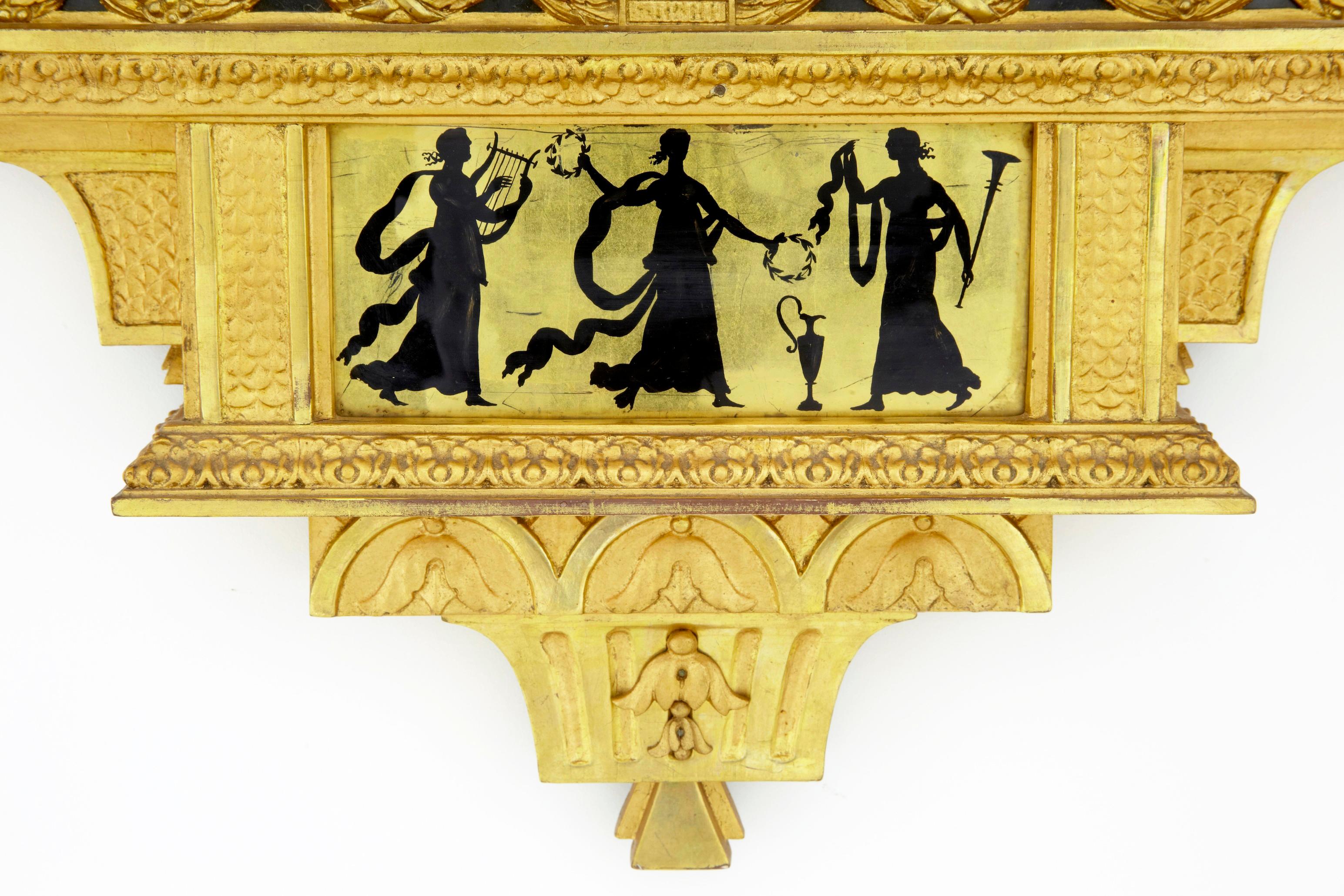 XIXe siècle Horloge murale suédoise du 19e siècle, dorée et ornée d'églomisés en vente