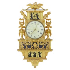 Horloge murale suédoise du 19ème siècle ornée de dorures et d'églomisés