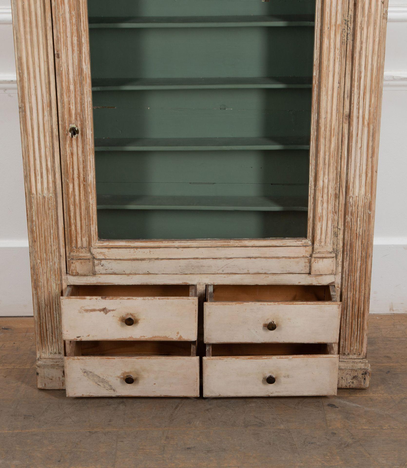 Vitrine suédoise en verre du 19ème siècle Bon état - En vente à Gloucestershire, GB