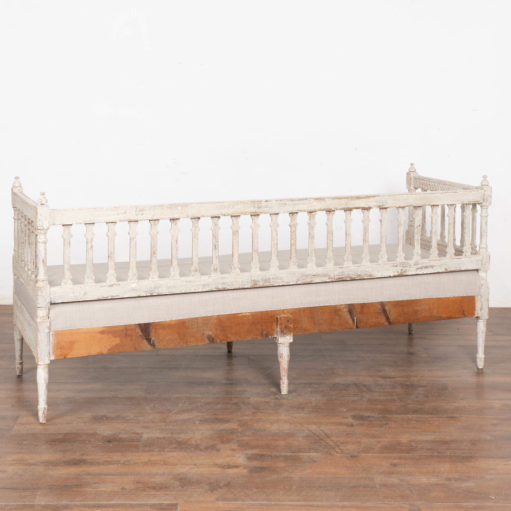 Banc Gustavien gris du 19ème siècle en vente 4
