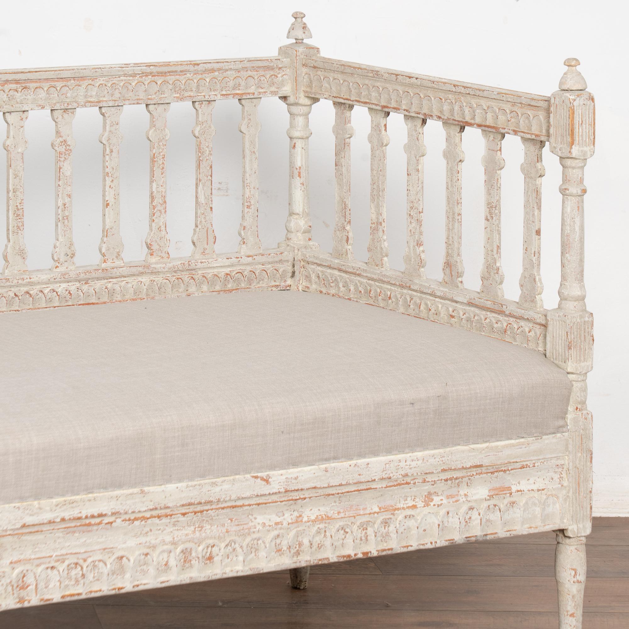 Banc Gustavien gris du 19ème siècle en vente 3