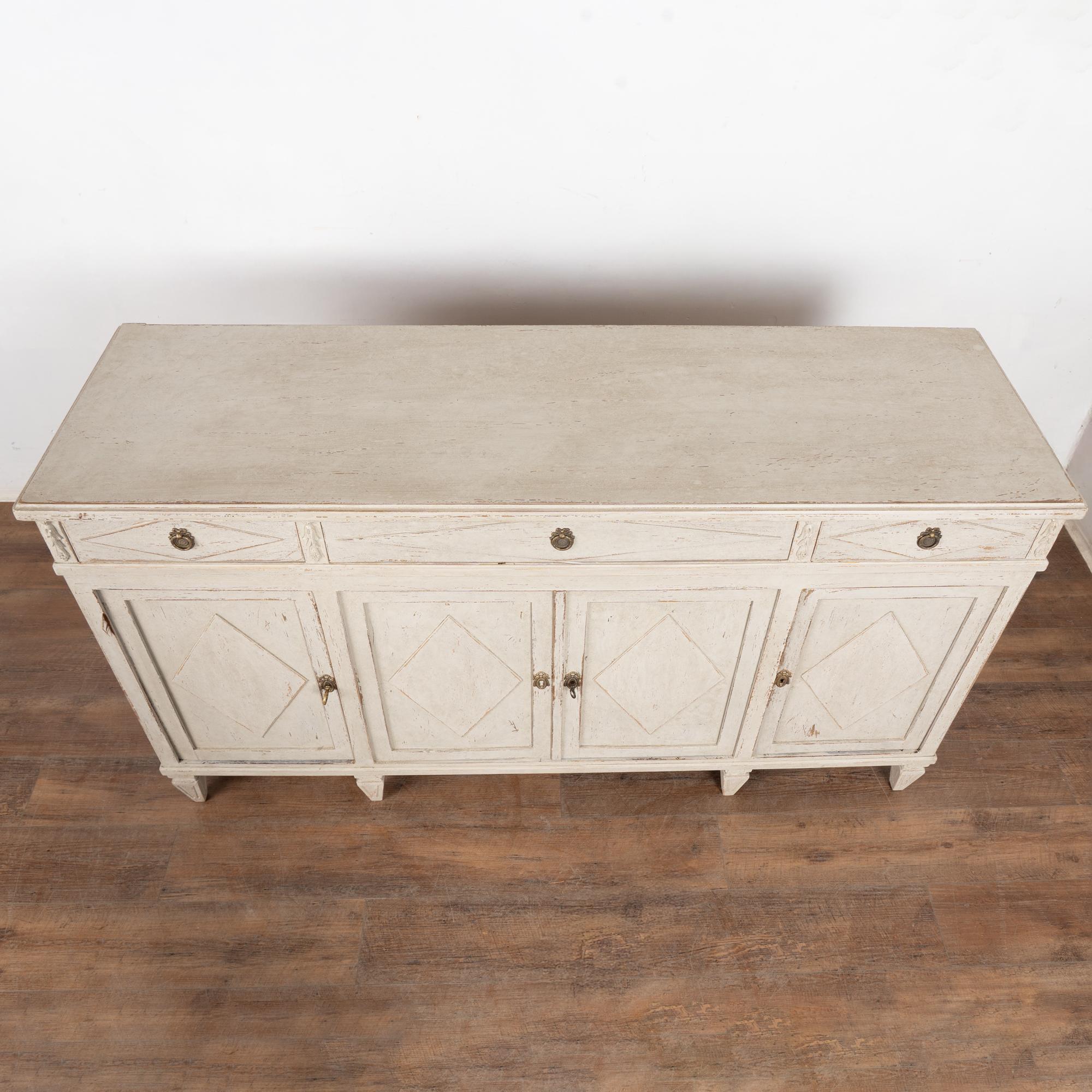 19th Century Swedish Gray Gustavian Sideboard Buffet en Bueno estado para la venta en Round Top, TX