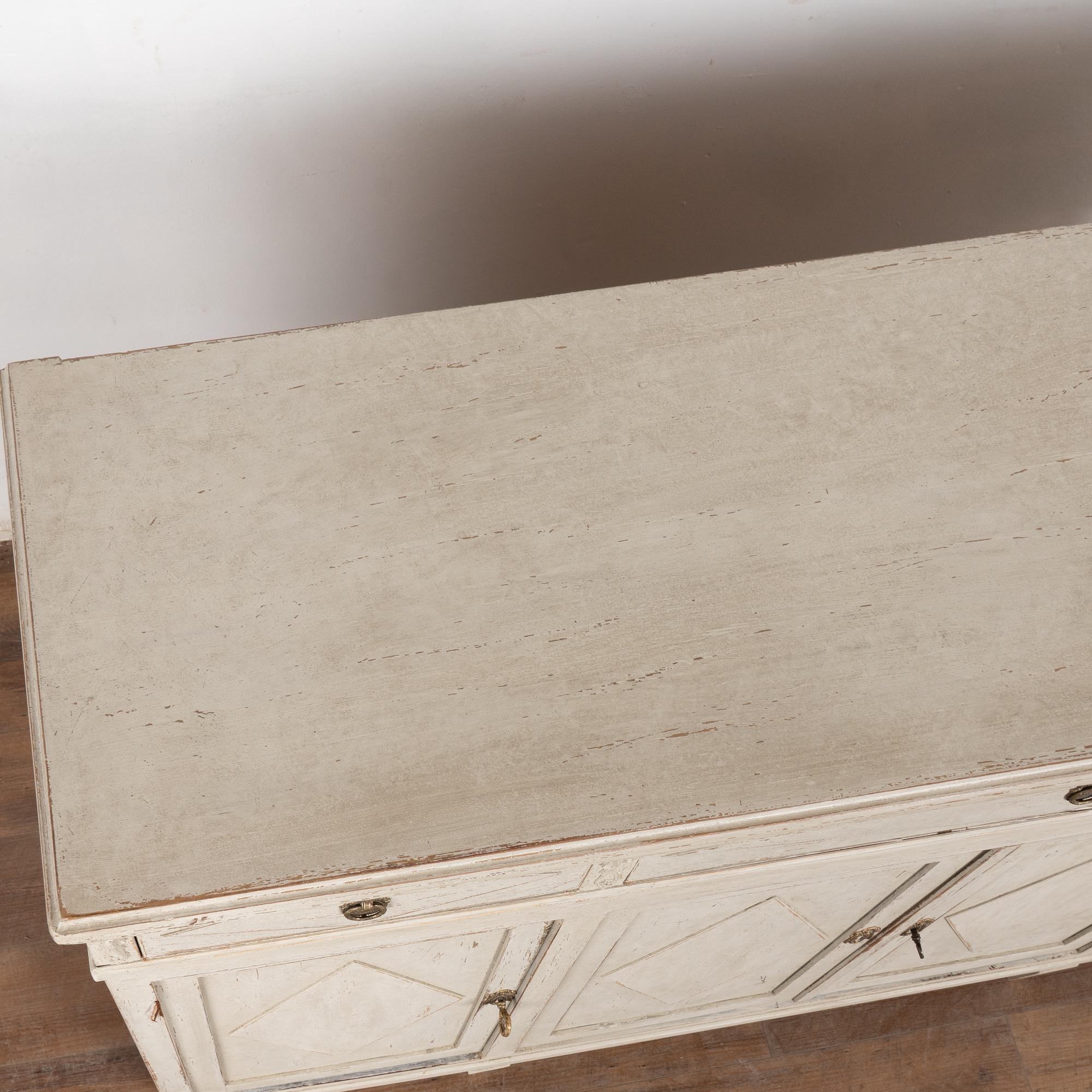 19th Century Swedish Gray Gustavian Sideboard Buffet siglo XIX en venta