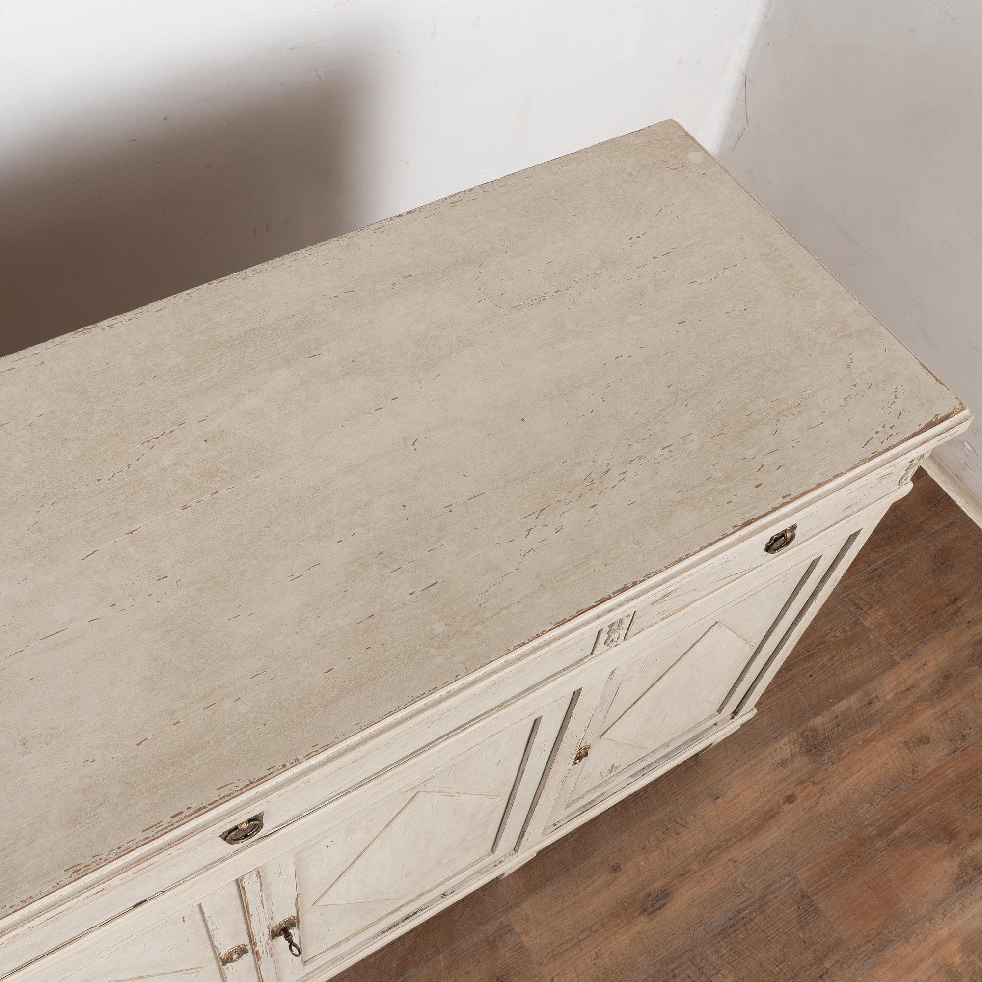 19th Century Swedish Gray Gustavian Sideboard Buffet Madera en venta