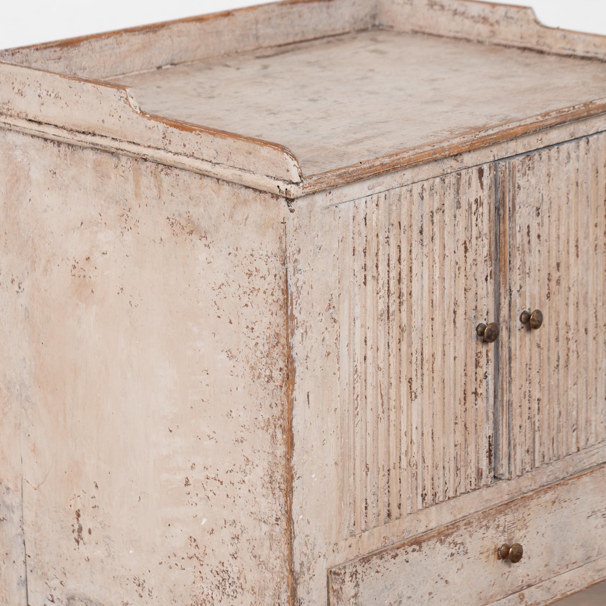 Country Comodino o piccolo mobile svedese grigio del XIX secolo in vendita