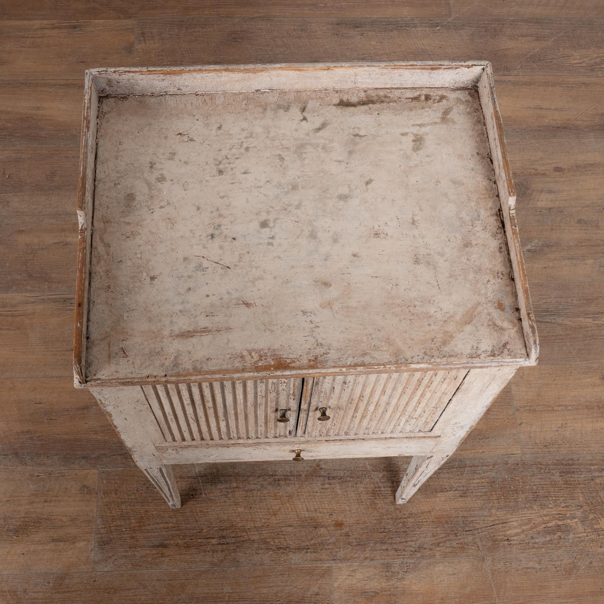 Comodino o piccolo mobile svedese grigio del XIX secolo in vendita 2