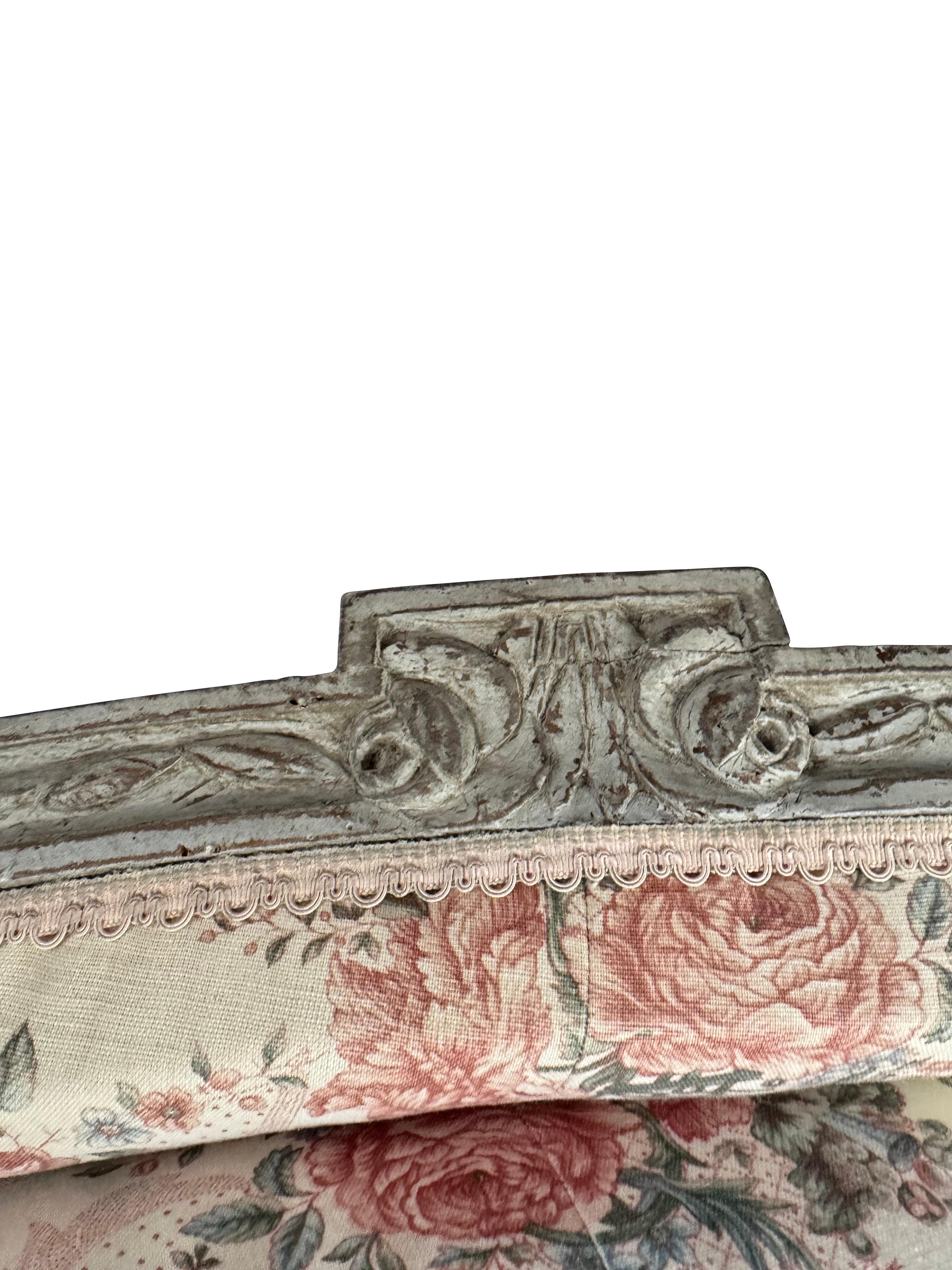 19th Century Swedish Grey Painted Settee/ Sofa with original Neoclassical Fabric For Sale 6