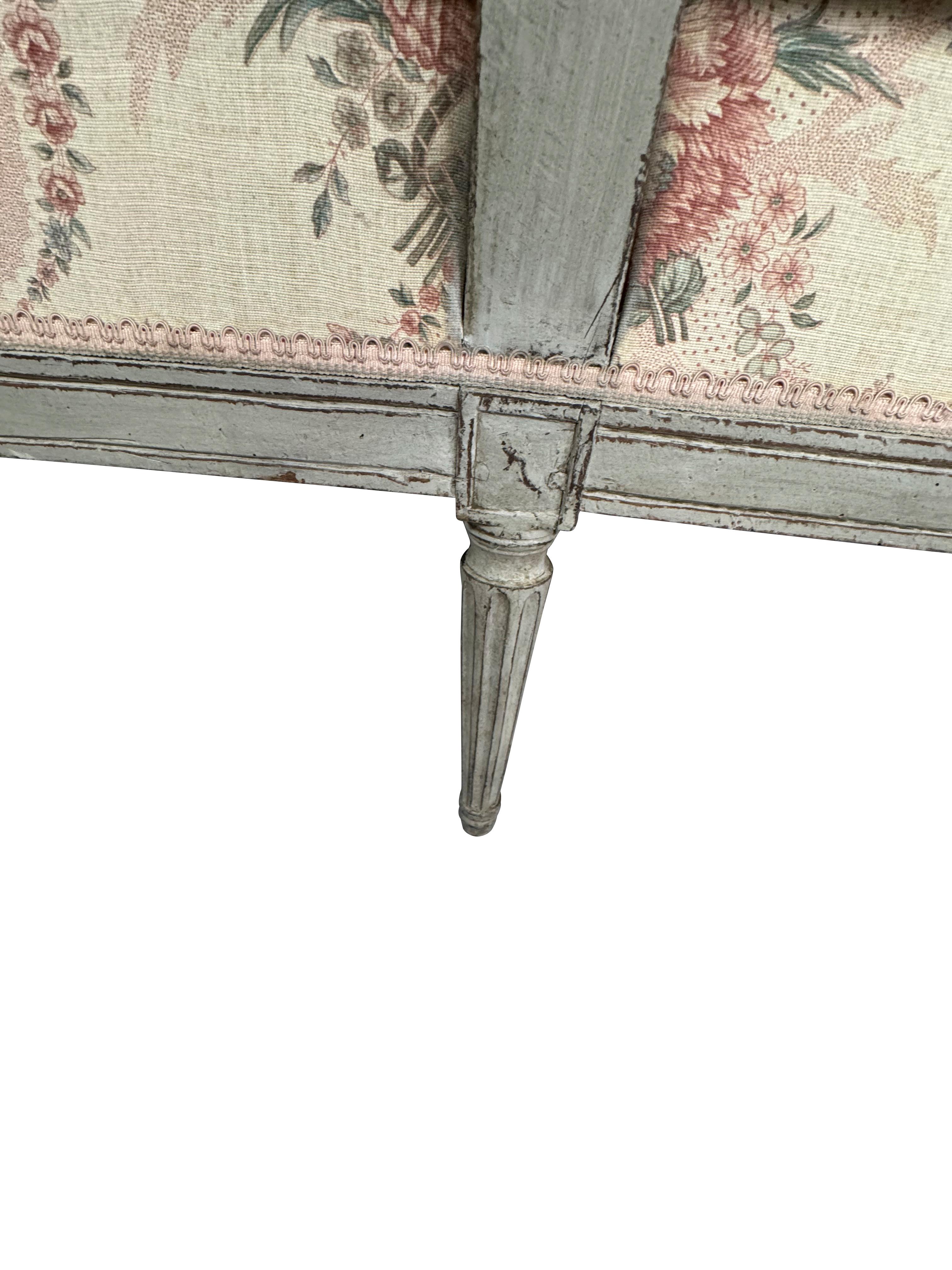 19th Century Swedish Grey Painted Settee/ Sofa with original Neoclassical Fabric In Good Condition For Sale In Essex, MA