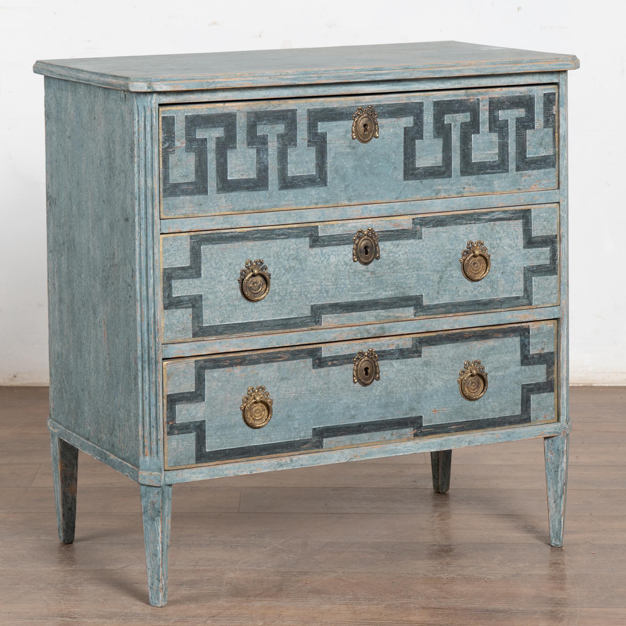 A decorative Gustavian style chest of drawers with canted fluted sides raised on tapered fluted feet.
Three drawers decorated with 