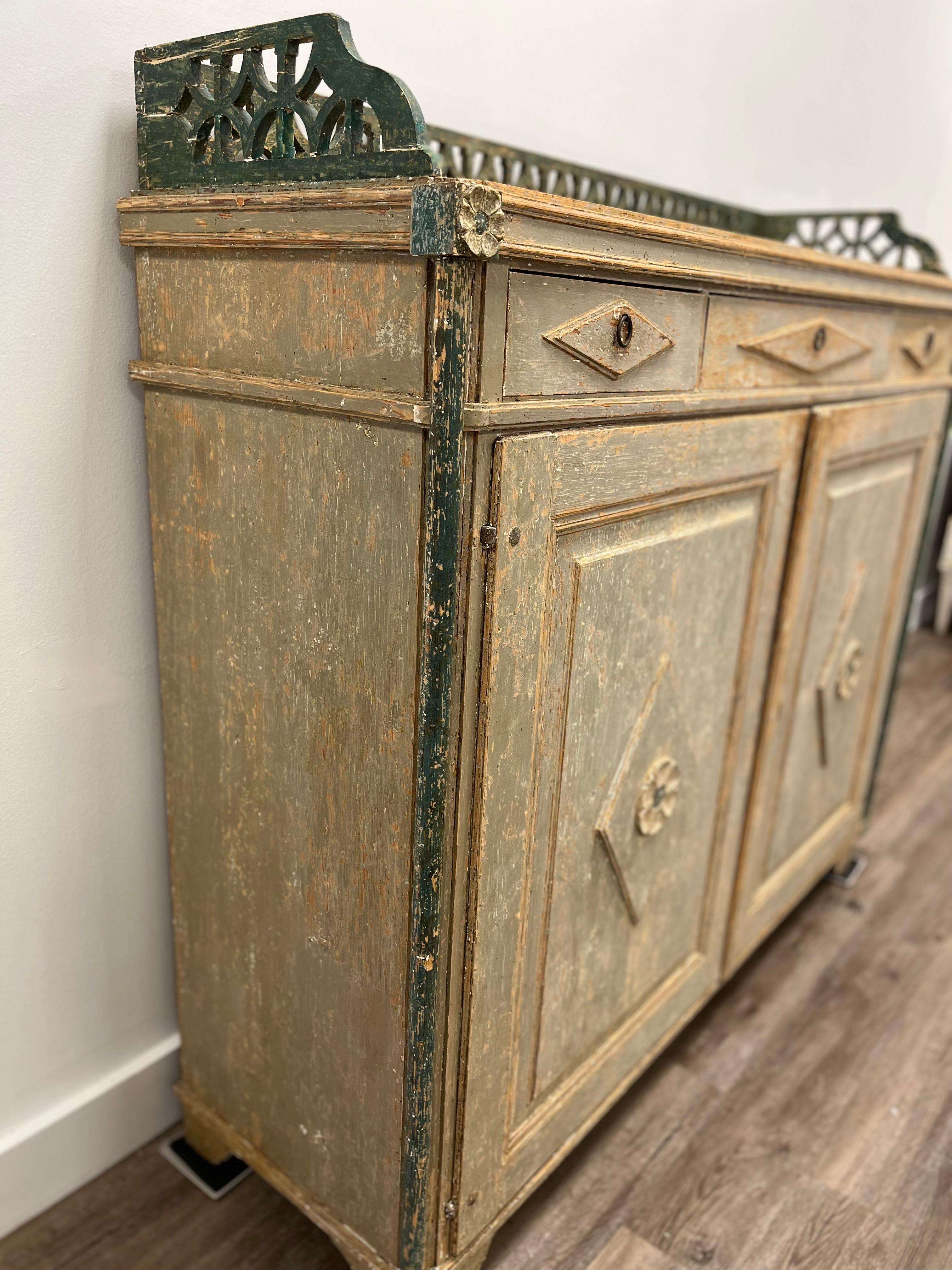 19th Century Swedish Late Gustavian Buffet In Good Condition For Sale In Huntington, NY