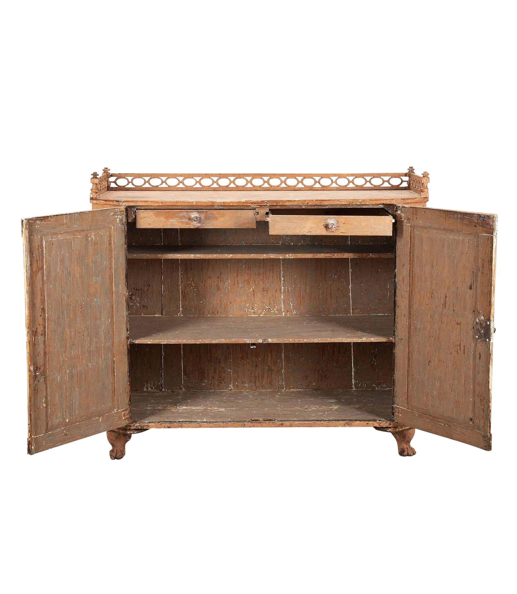 Buffet Gustaviano Sueco del Siglo XIX en Pintura Rosa Salmón Original en venta 6