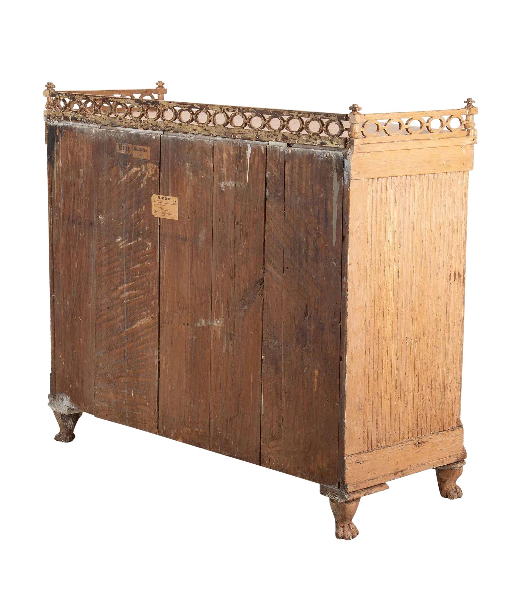 Buffet Gustaviano Sueco del Siglo XIX en Pintura Rosa Salmón Original en venta 7