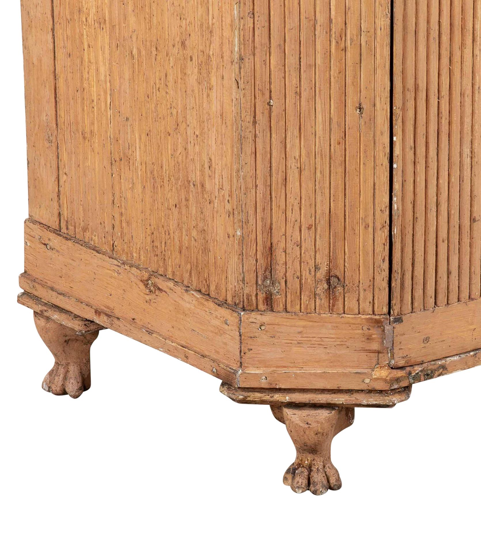 Buffet Gustaviano Sueco del Siglo XIX en Pintura Rosa Salmón Original en venta 11