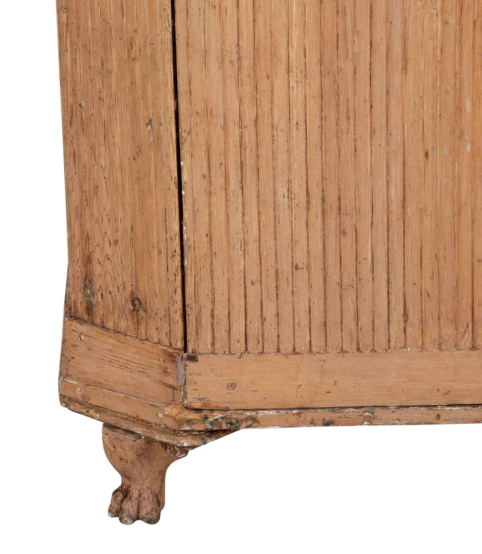 Buffet Gustaviano Sueco del Siglo XIX en Pintura Rosa Salmón Original en venta 1