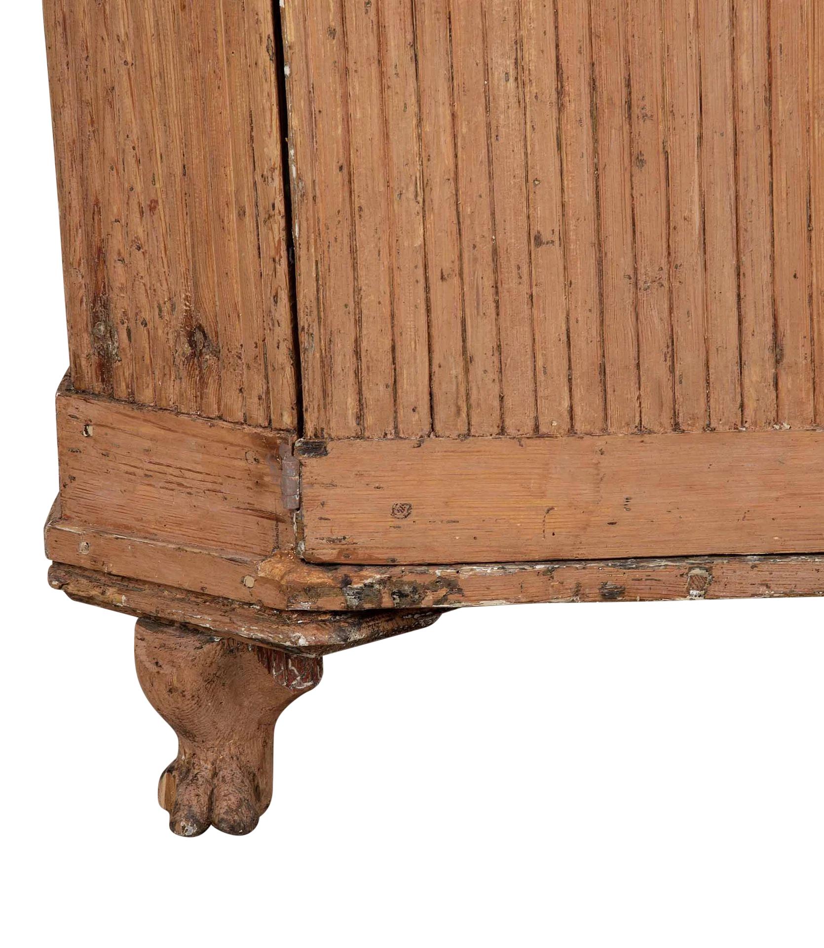 Buffet Gustaviano Sueco del Siglo XIX en Pintura Rosa Salmón Original en venta 2