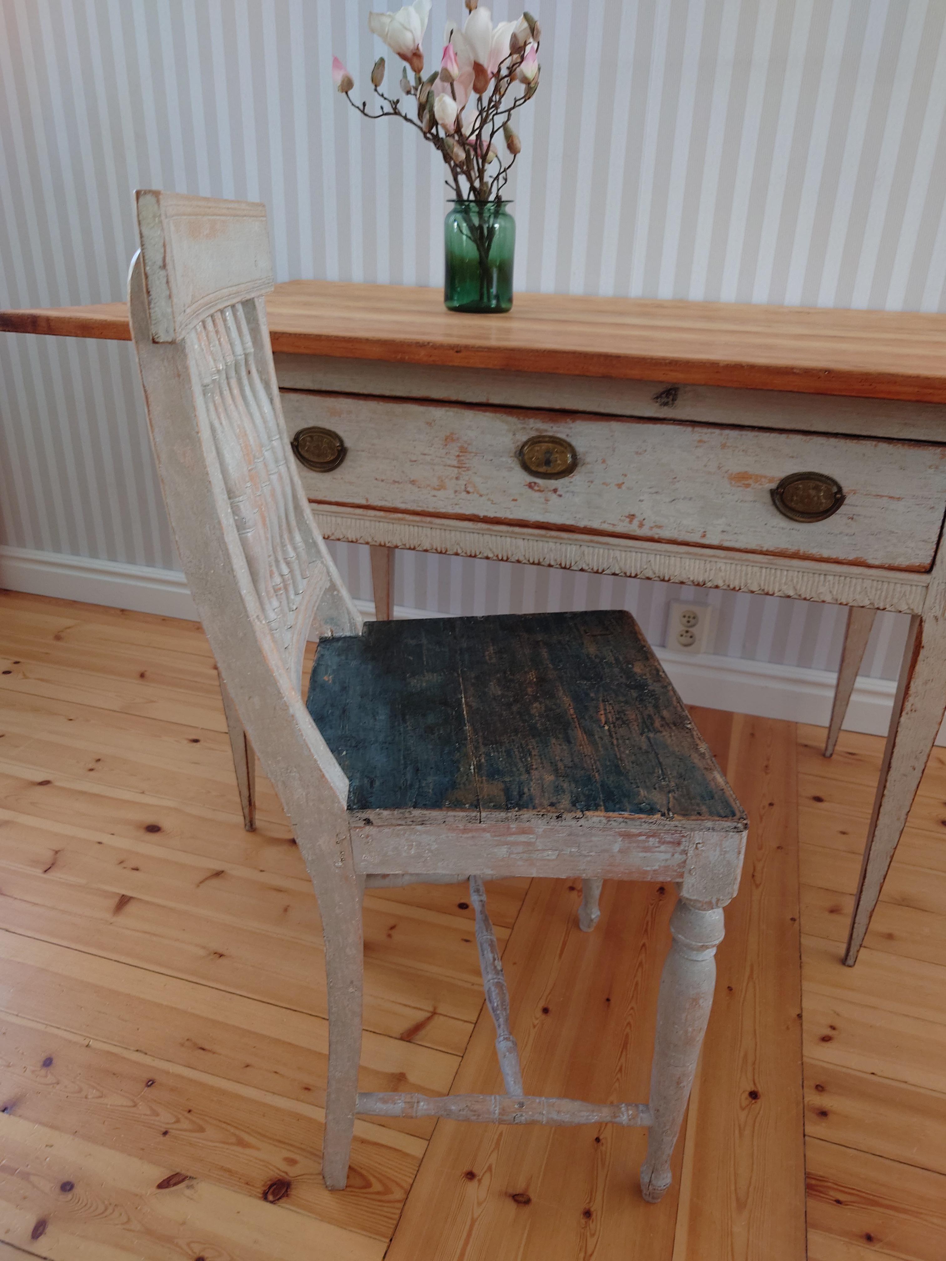 19th Century Swedish Gustavian Chair with Originalpaint For Sale 12