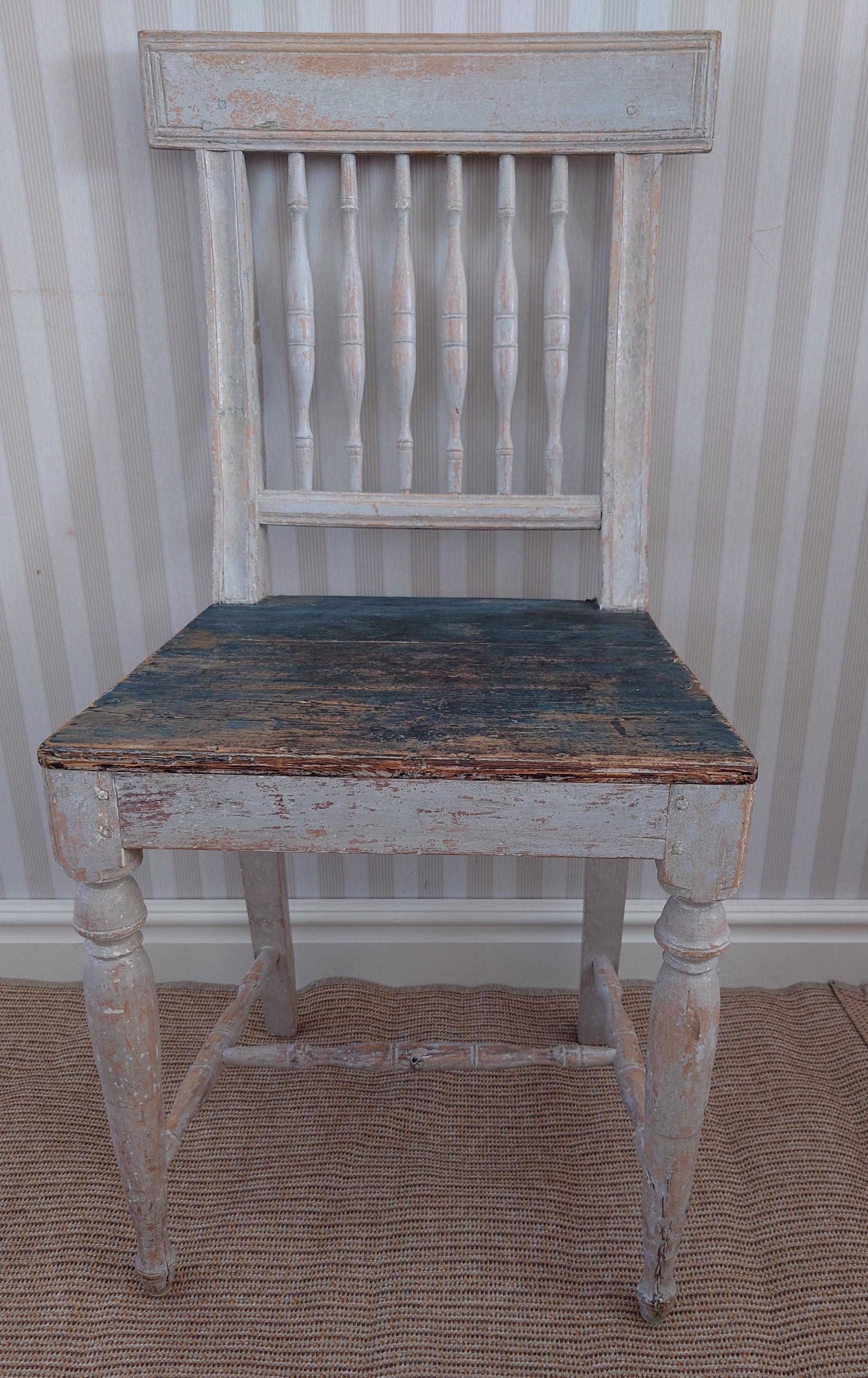 Hand-Carved 19th Century Swedish Gustavian Chair with Originalpaint For Sale