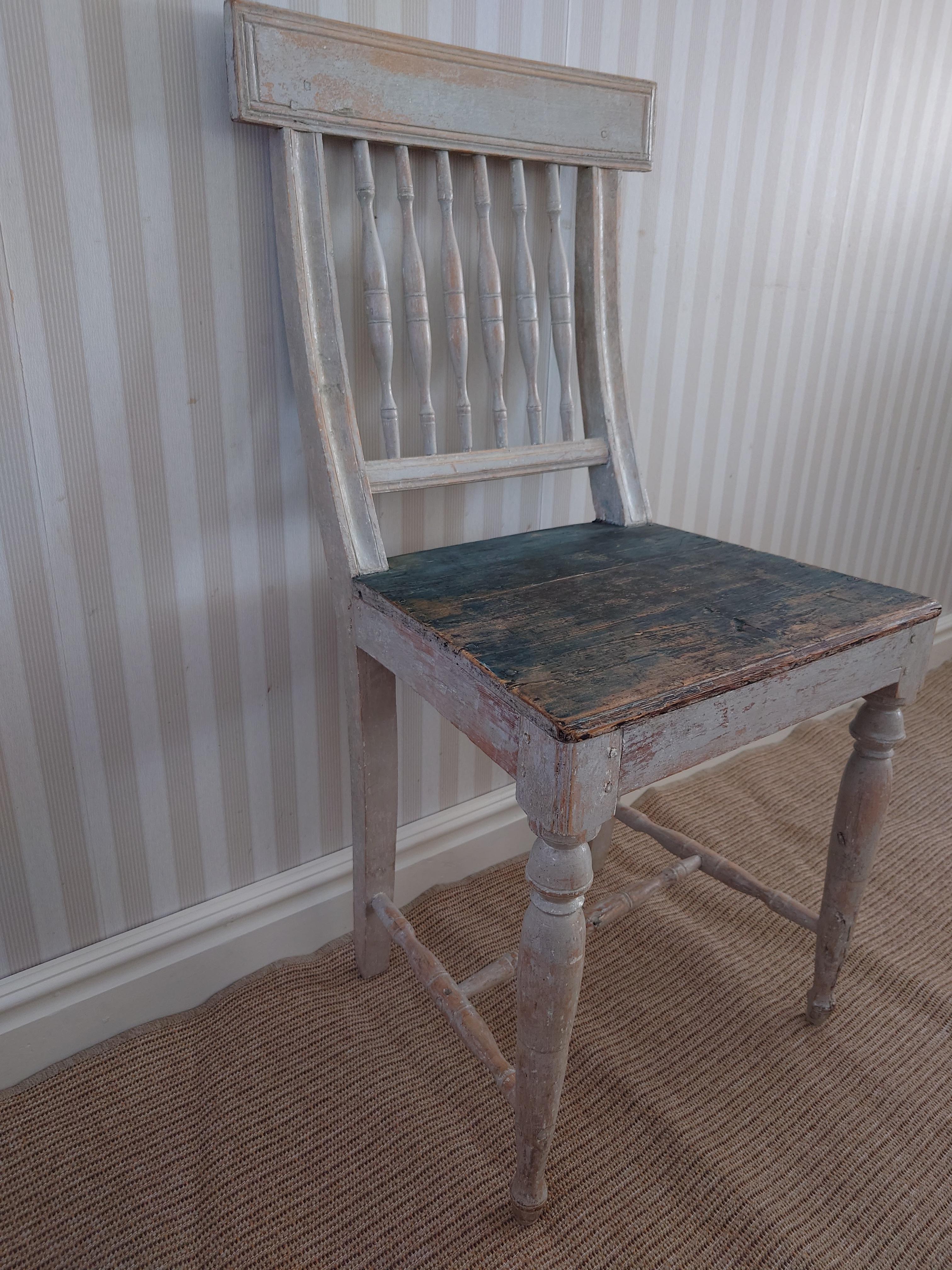 Early 19th Century 19th Century Swedish Gustavian Chair with Originalpaint For Sale