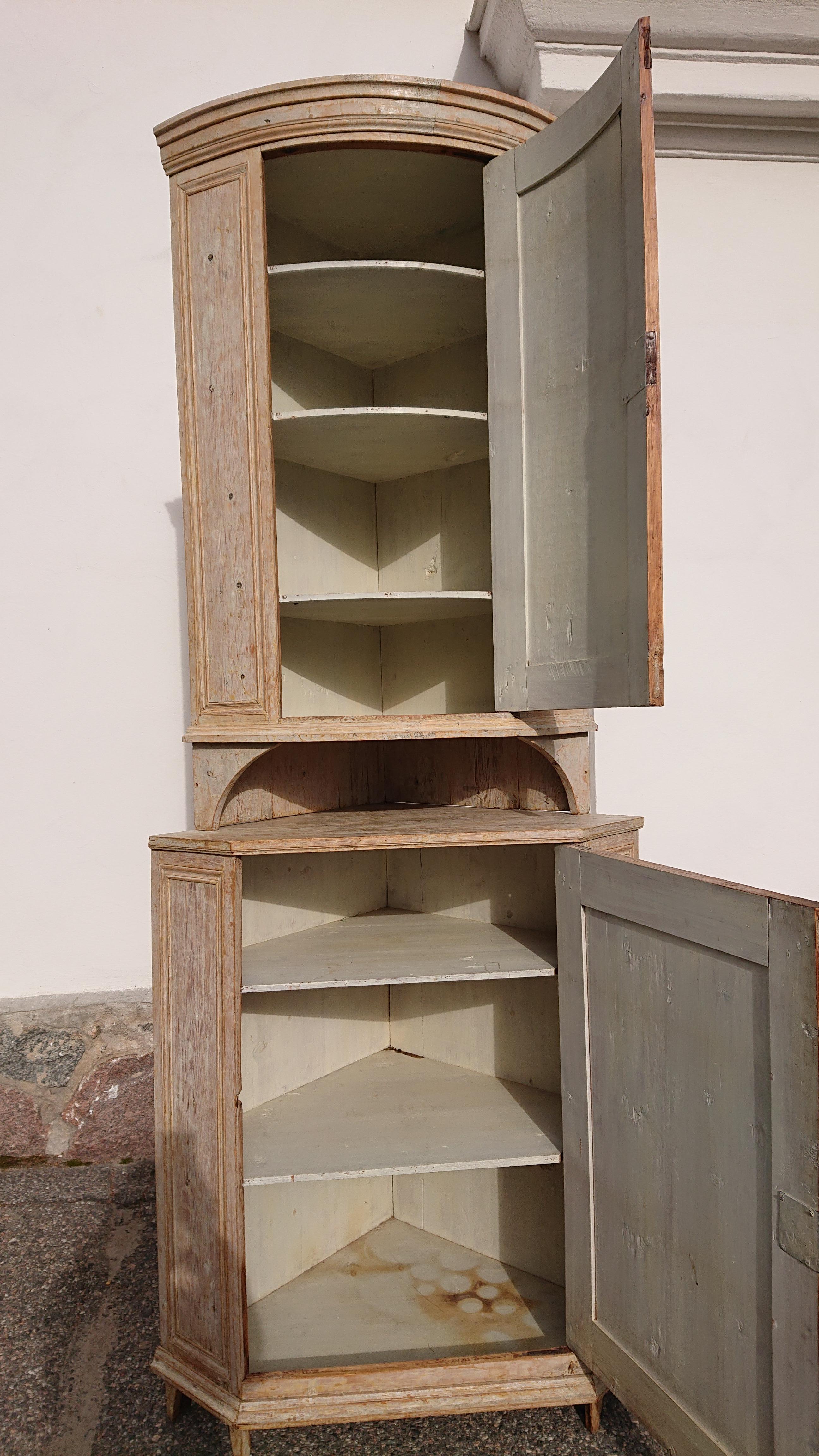 19th Century Swedish Gustavian Corner Cabinet For Sale 9