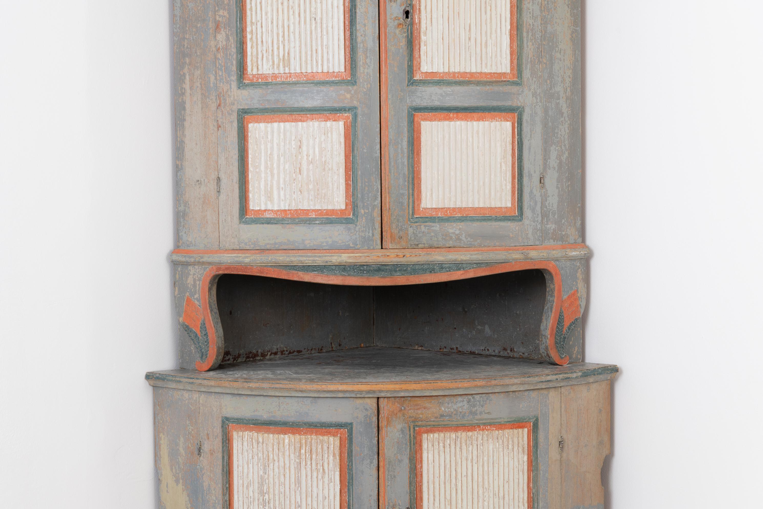 19th Century Swedish Gustavian Corner Cabinet In Good Condition In Kramfors, SE