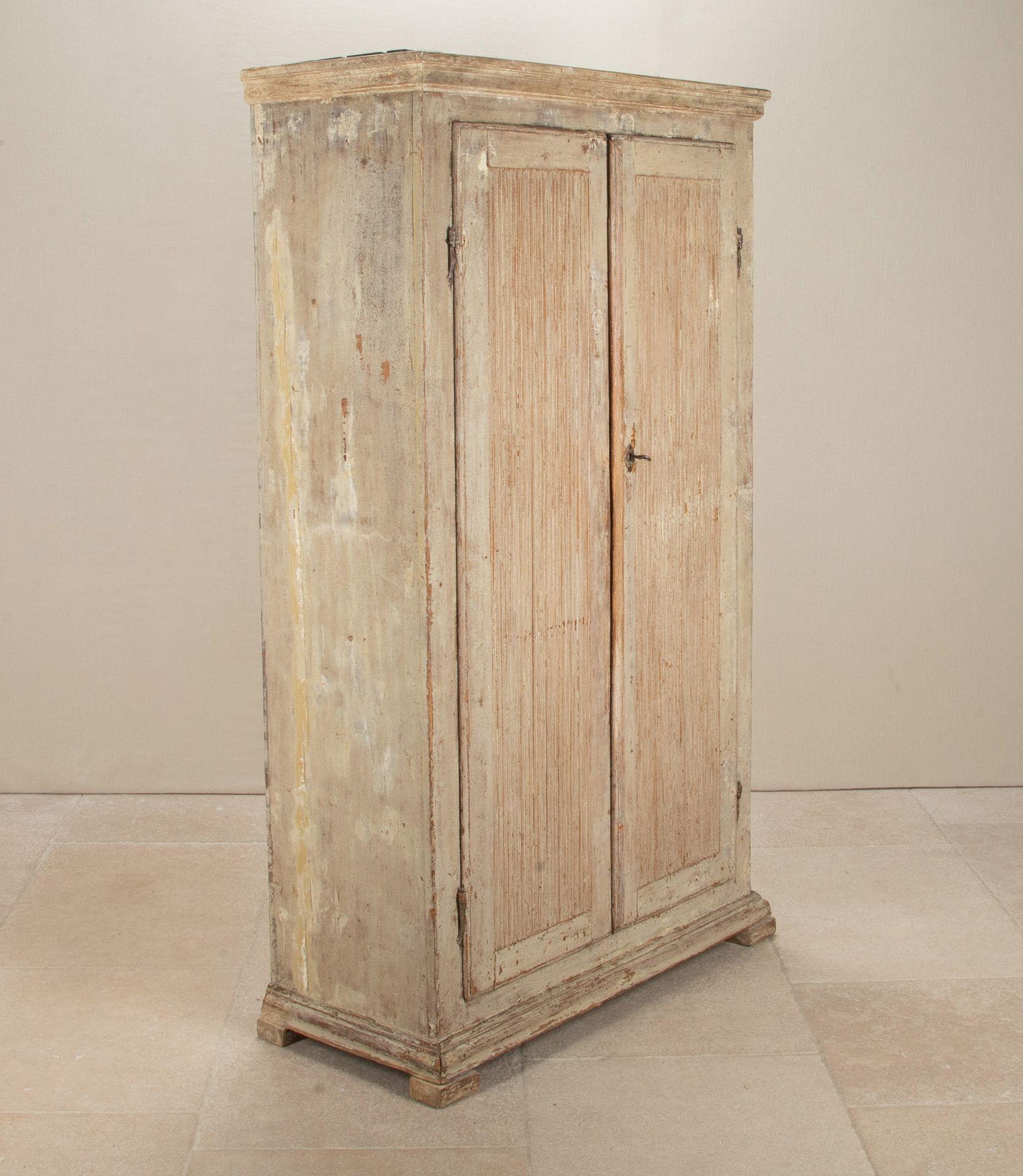 19th Century Swedish Gustavian Cupboard In Good Condition For Sale In Gloucestershire, GB