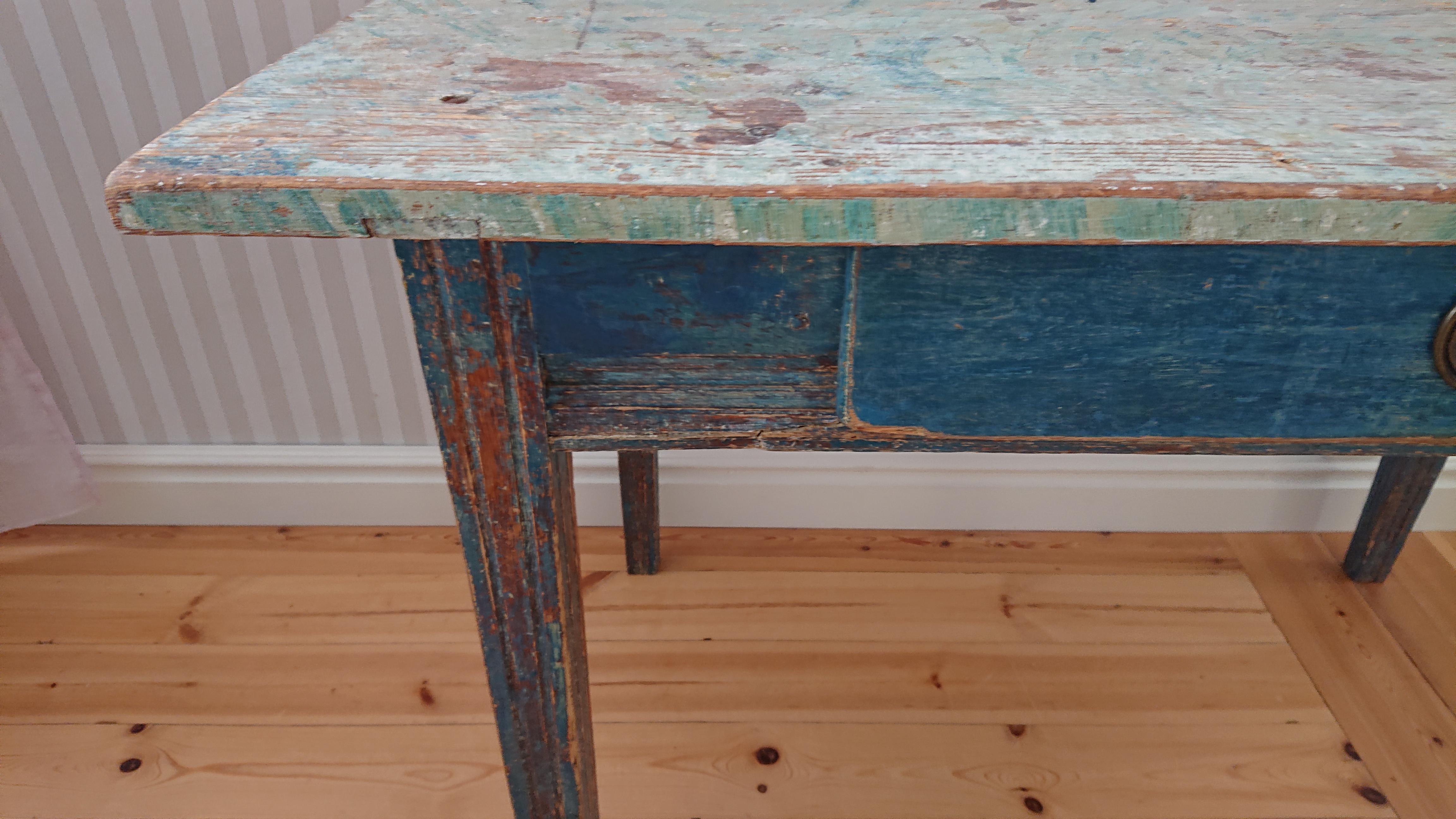 19th Century Swedish Gustavian Desk with Original Paint For Sale 5