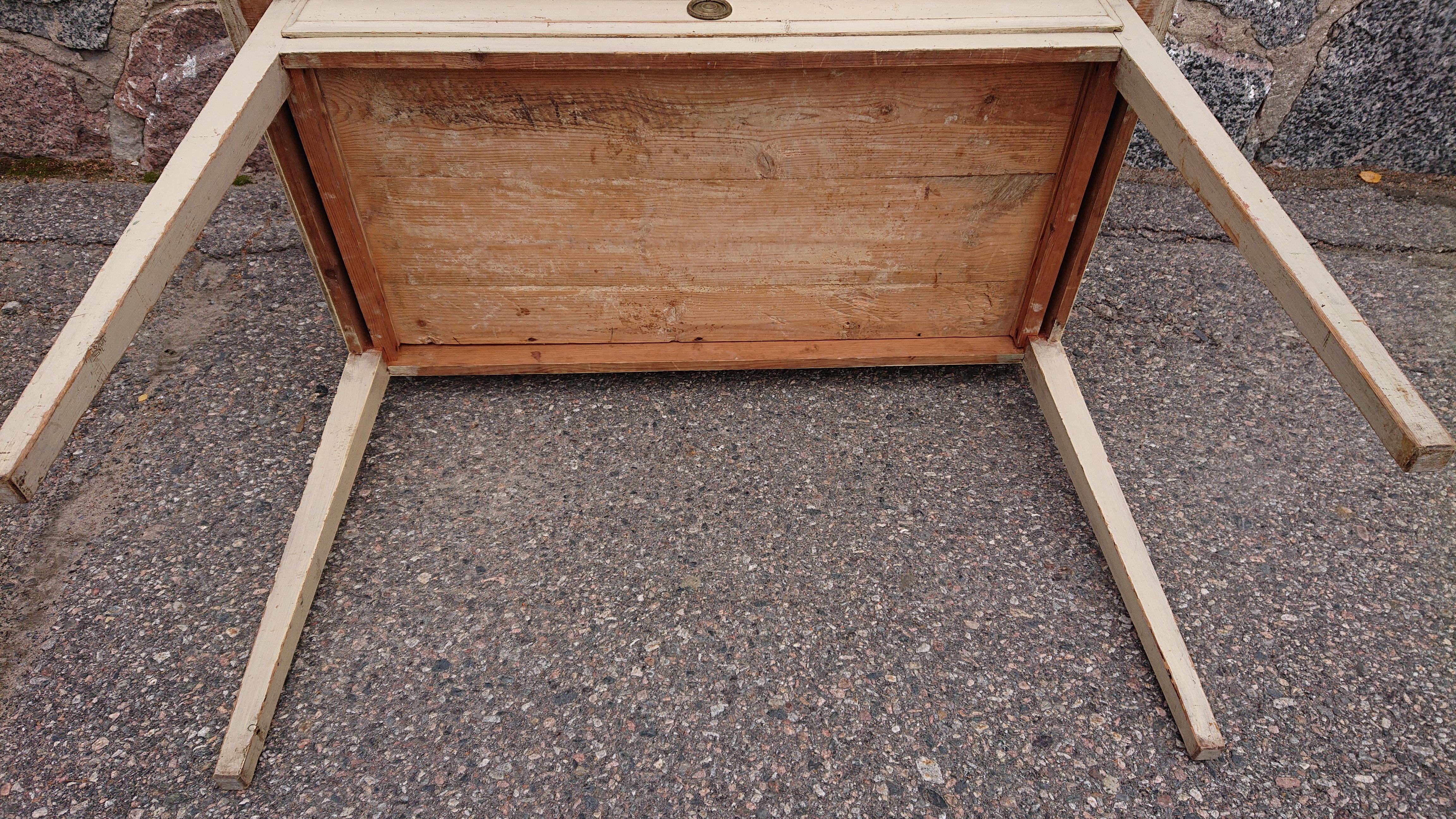 19th Century Swedish Gustavian Desk with Original Paint For Sale 7