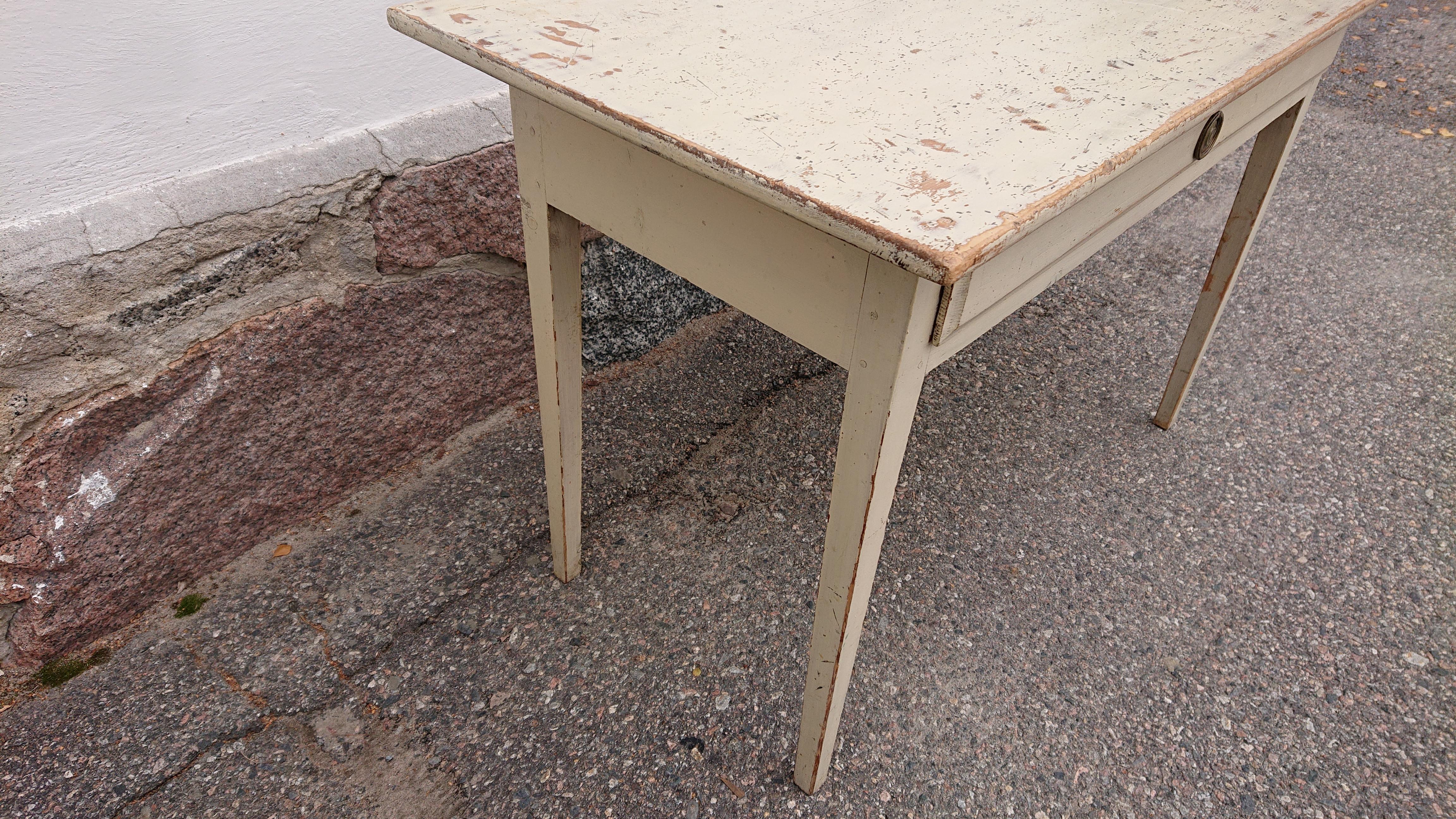 Hand-Carved 19th Century Swedish Gustavian Desk with Original Paint For Sale