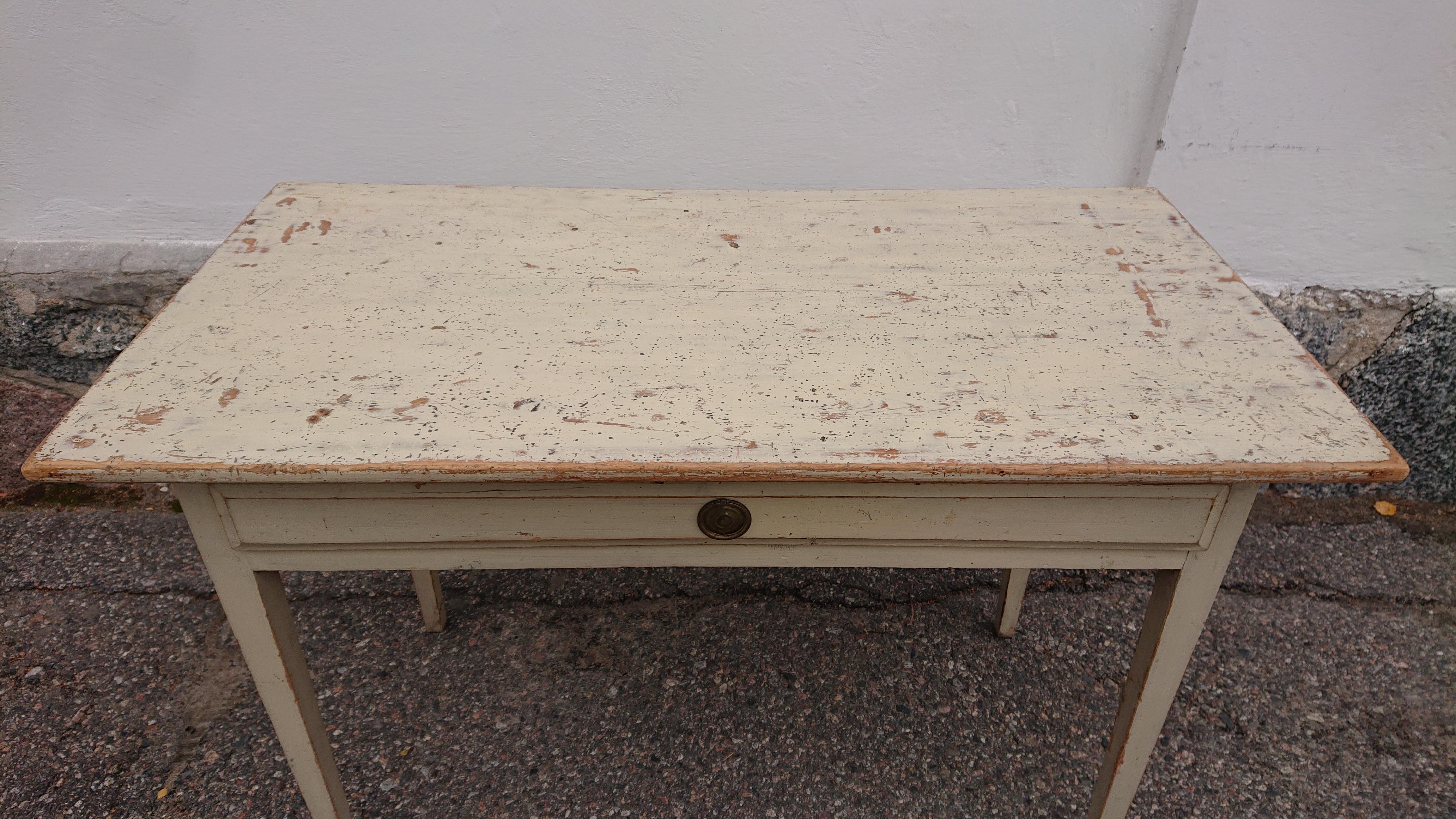 19th Century Swedish Gustavian Desk with Original Paint In Good Condition For Sale In Boden, SE